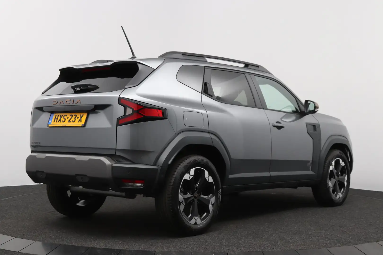 Dacia Duster 1.6 Hybrid 140 extreme Grijs - 2