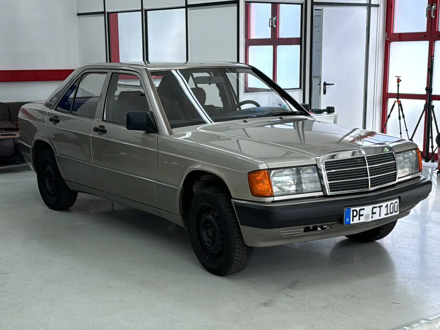 Mercedes-Benz 190 190 D Silber - 1