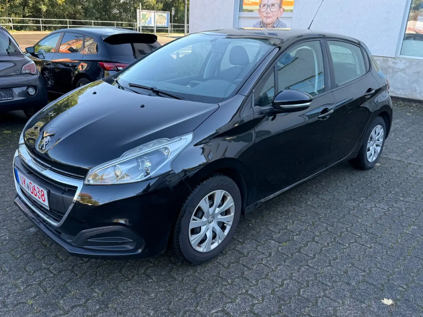 Peugeot 208 Active 1.2 Puretech Led 5 Türer Schwarz - 1