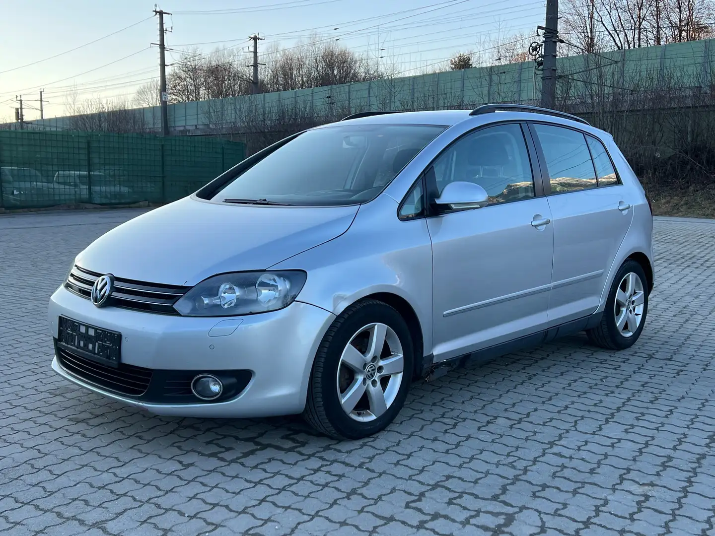 Volkswagen Golf Plus 1.6 TDI Klimatronik Parksensoren Euro-5* Grau - 1