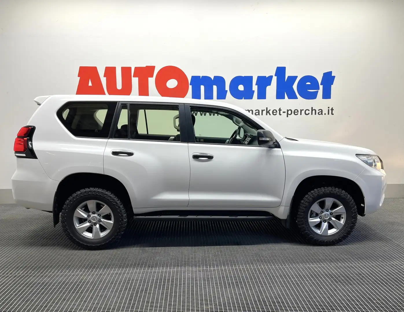 Toyota Land Cruiser 5p 2.8 d-4d Base auto Bianco - 1