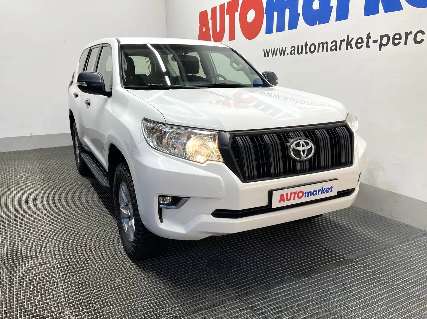 Toyota Land Cruiser 5p 2.8 d-4d Base auto Bianco - 2