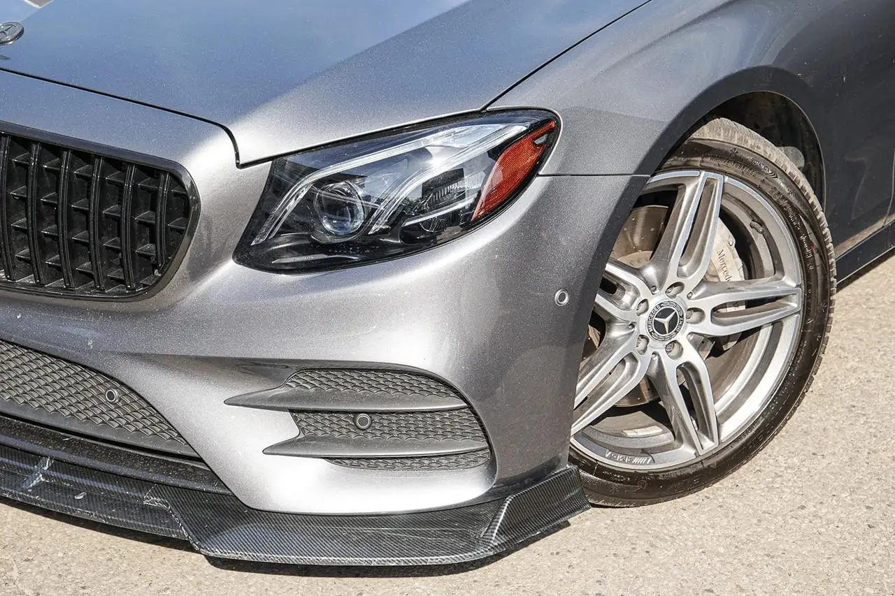 Mercedes-Benz E-Class снимка Mercedes-Benz E-Class