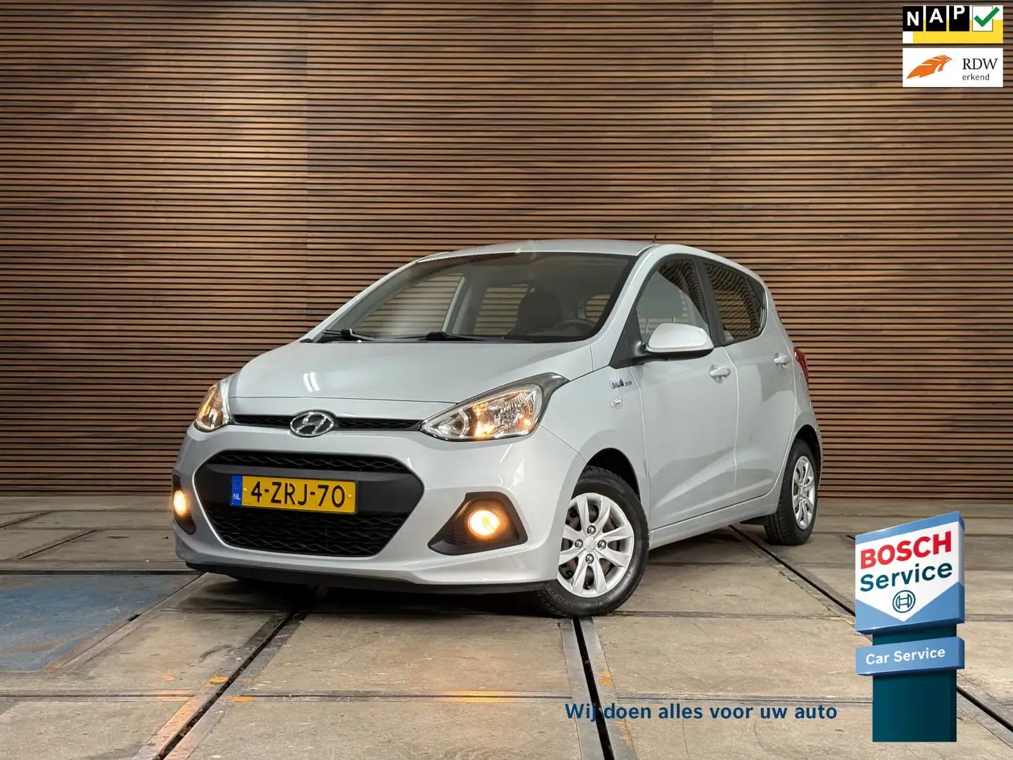 Hyundai i10 1.0i i-Motion Comfort 5 deurs | Airco | Cruise Con Grijs - 1
