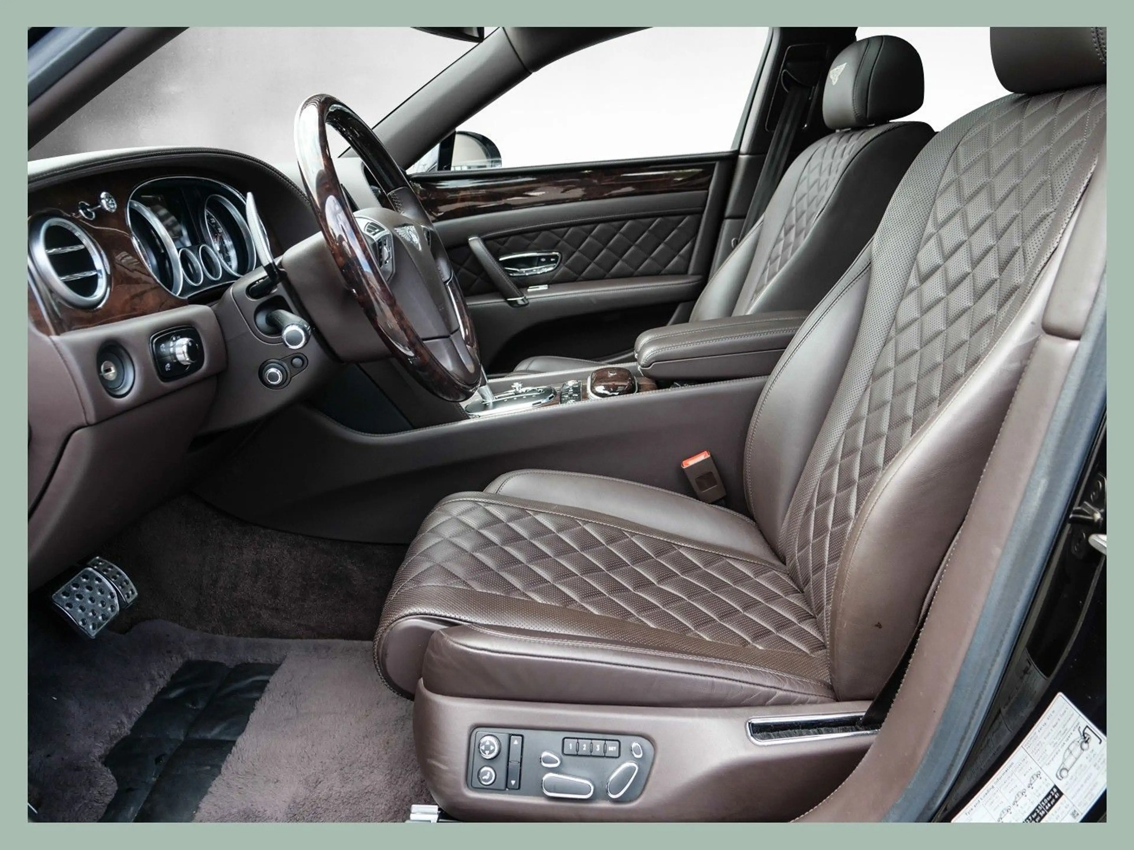 Bentley Flying Spur W12 // BENTLEY DÜSSELDORF — photo 8