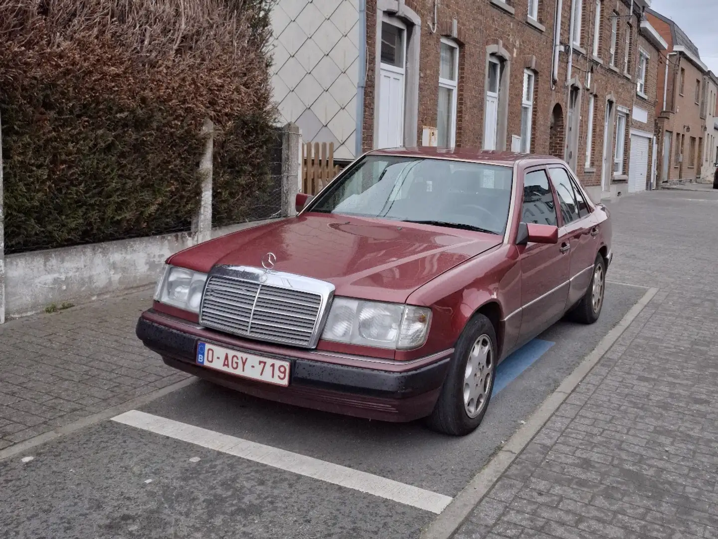 Mercedes-Benz 300 W124 300 E 24V Boîte sport (inversée) Roşu - 1