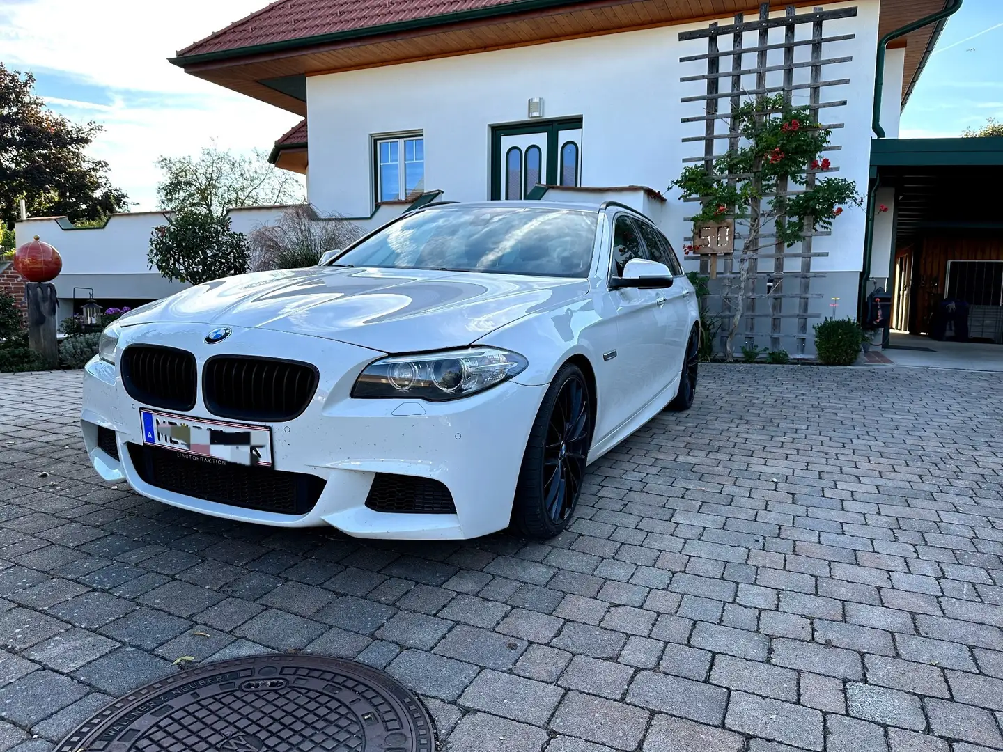 BMW 530 530d Touring Aut. + M-Paket Weiß - 1
