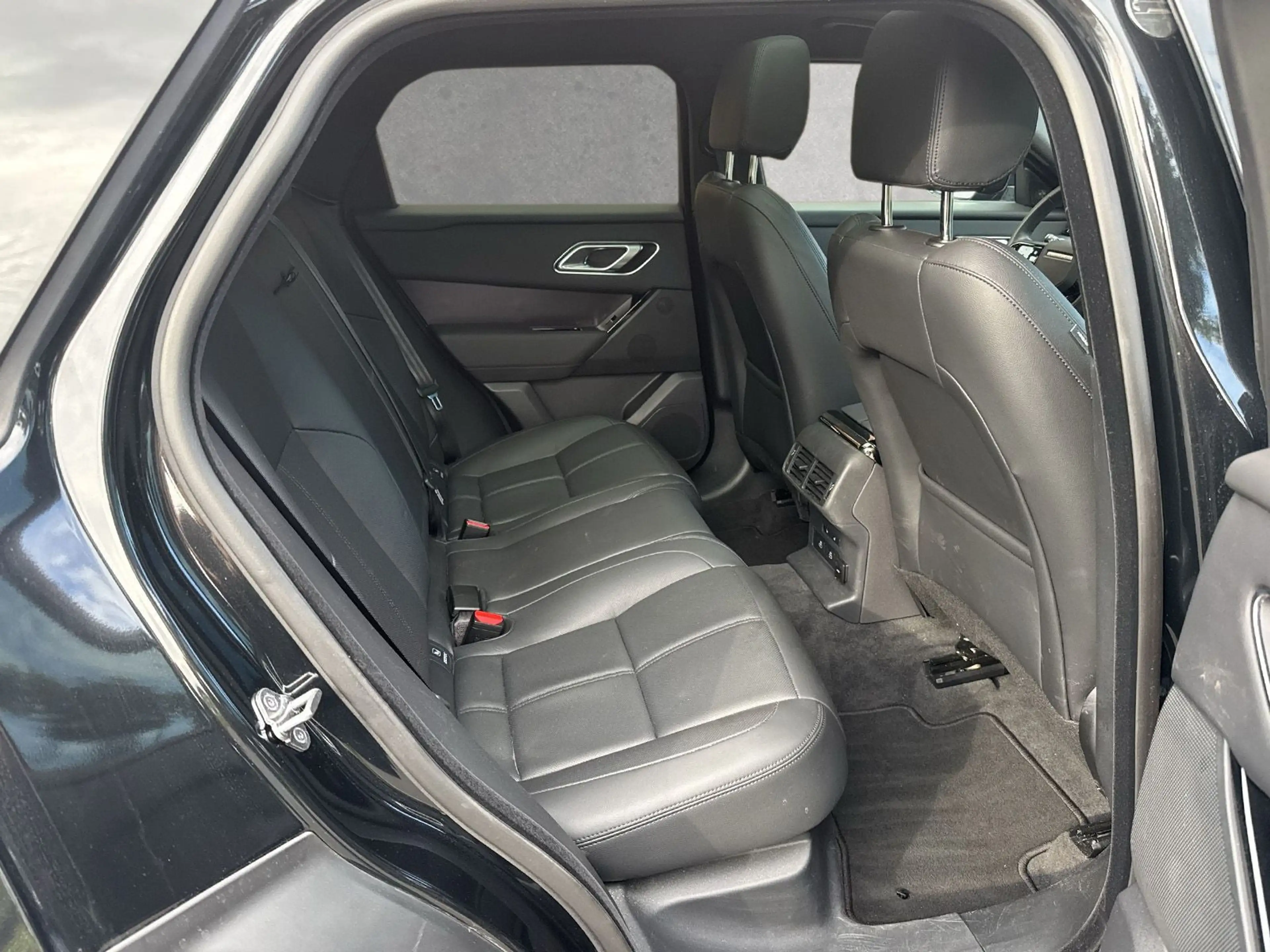 Land Rover Range Rover Velar D300 AWD Dynamic SE / Black Pa — photo 5