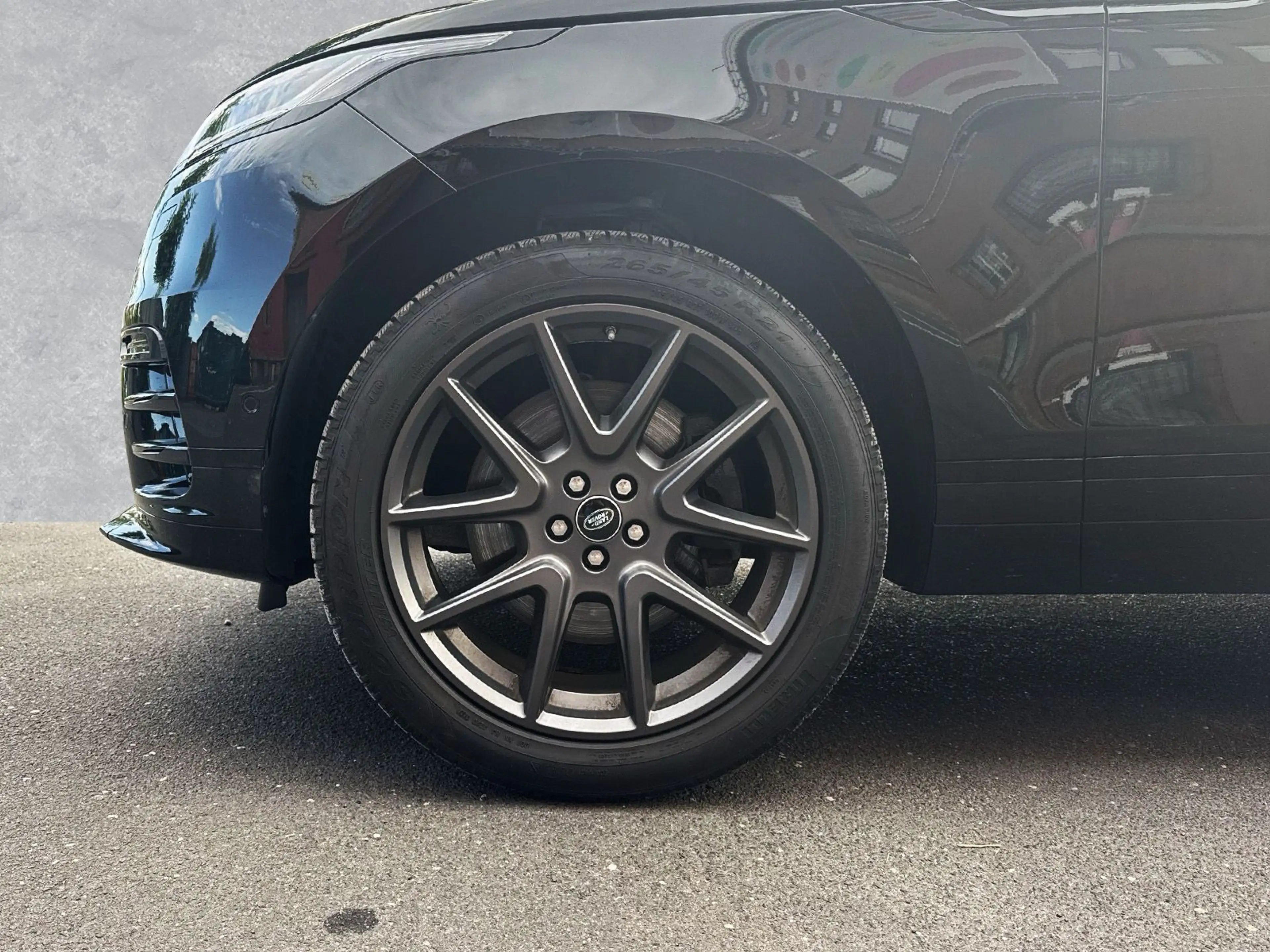Land Rover Range Rover Velar D300 AWD Dynamic SE / Black Pa — photo 9