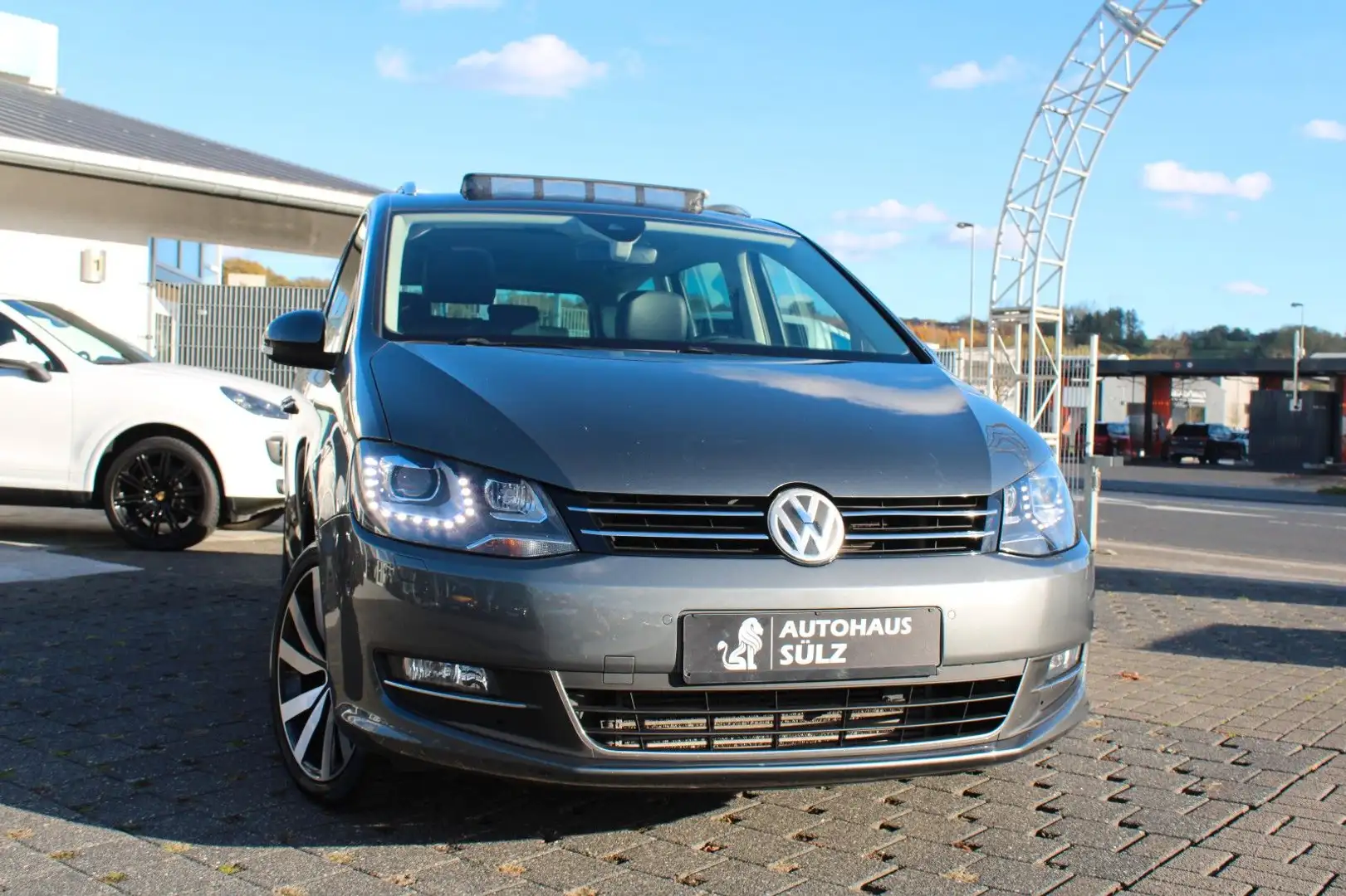 Volkswagen Sharan 2.0TSI Highline/Leder/Navi/AHK/Pano./LED Grau - 1