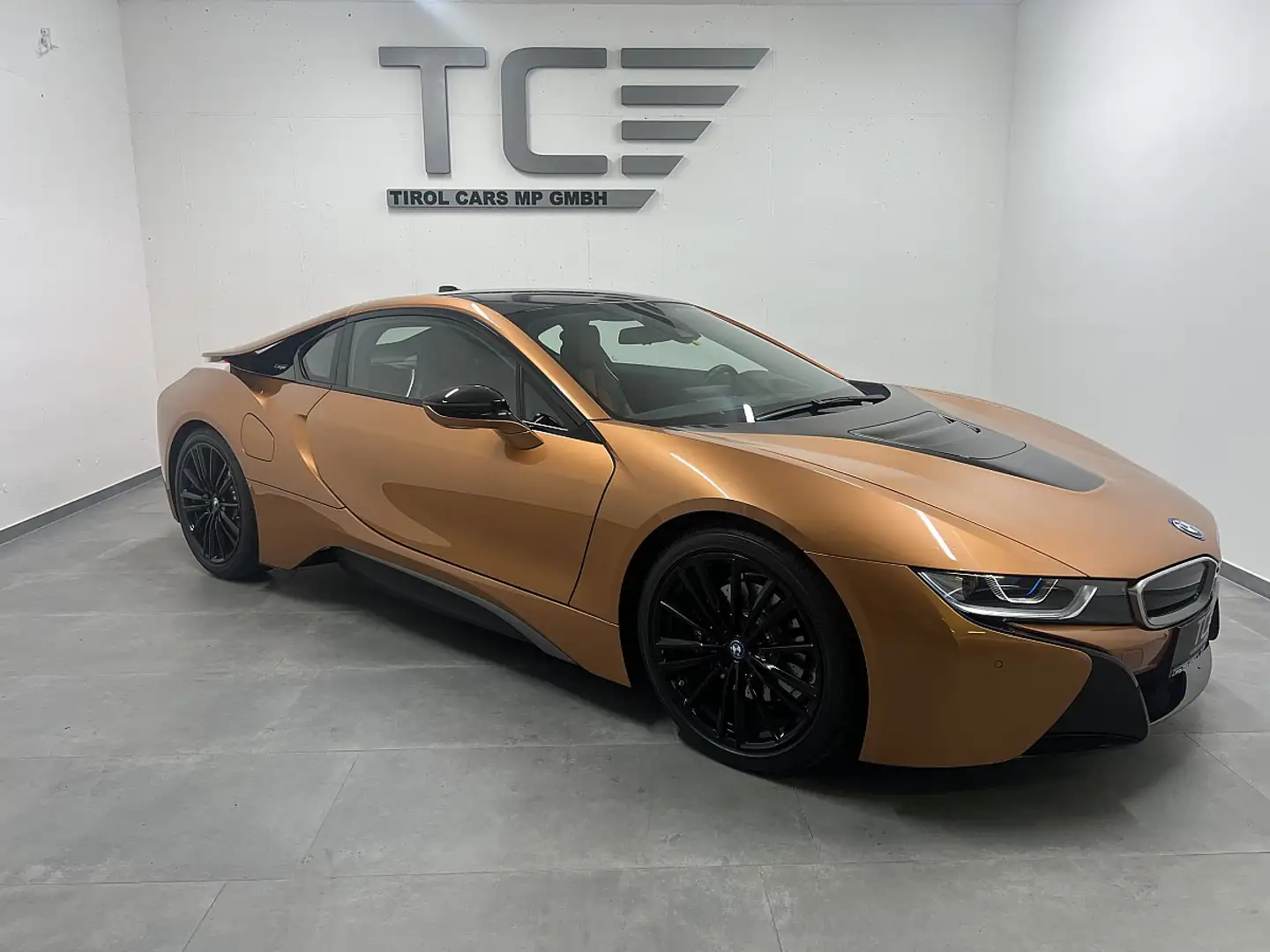 BMW i8 PHEV Coupe, 20", LCI, H&K, Drycarbon, ... Orange - 1