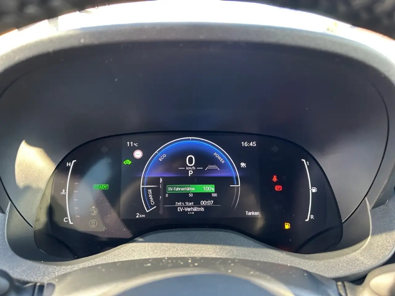 Toyota Yaris Cross 1,5l Teamplayer 4x2 Hybrid Safety + Winter 16