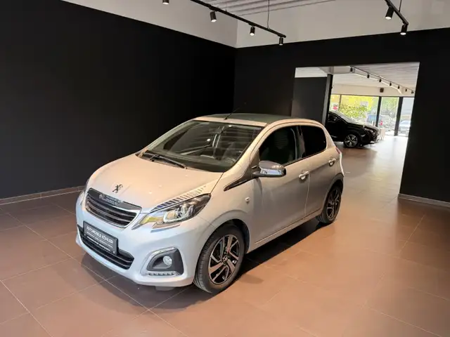 Peugeot 108 TOP Collection Faltdach SHZ NAVI PDC