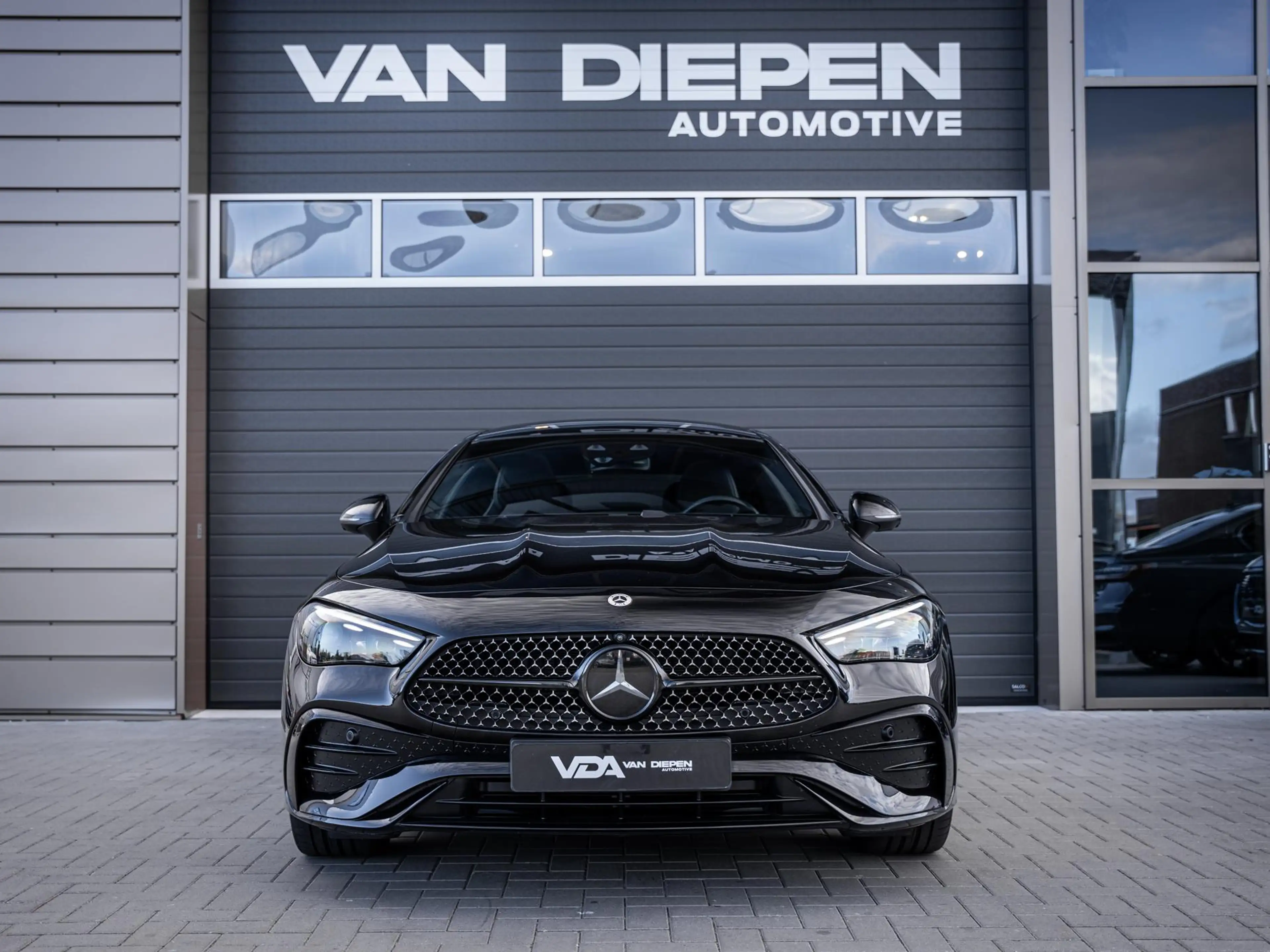 Mercedes-Benz CLE 300 Coupé e AMG Line - Pano l Burmest. l Memory l 360c — photo 3