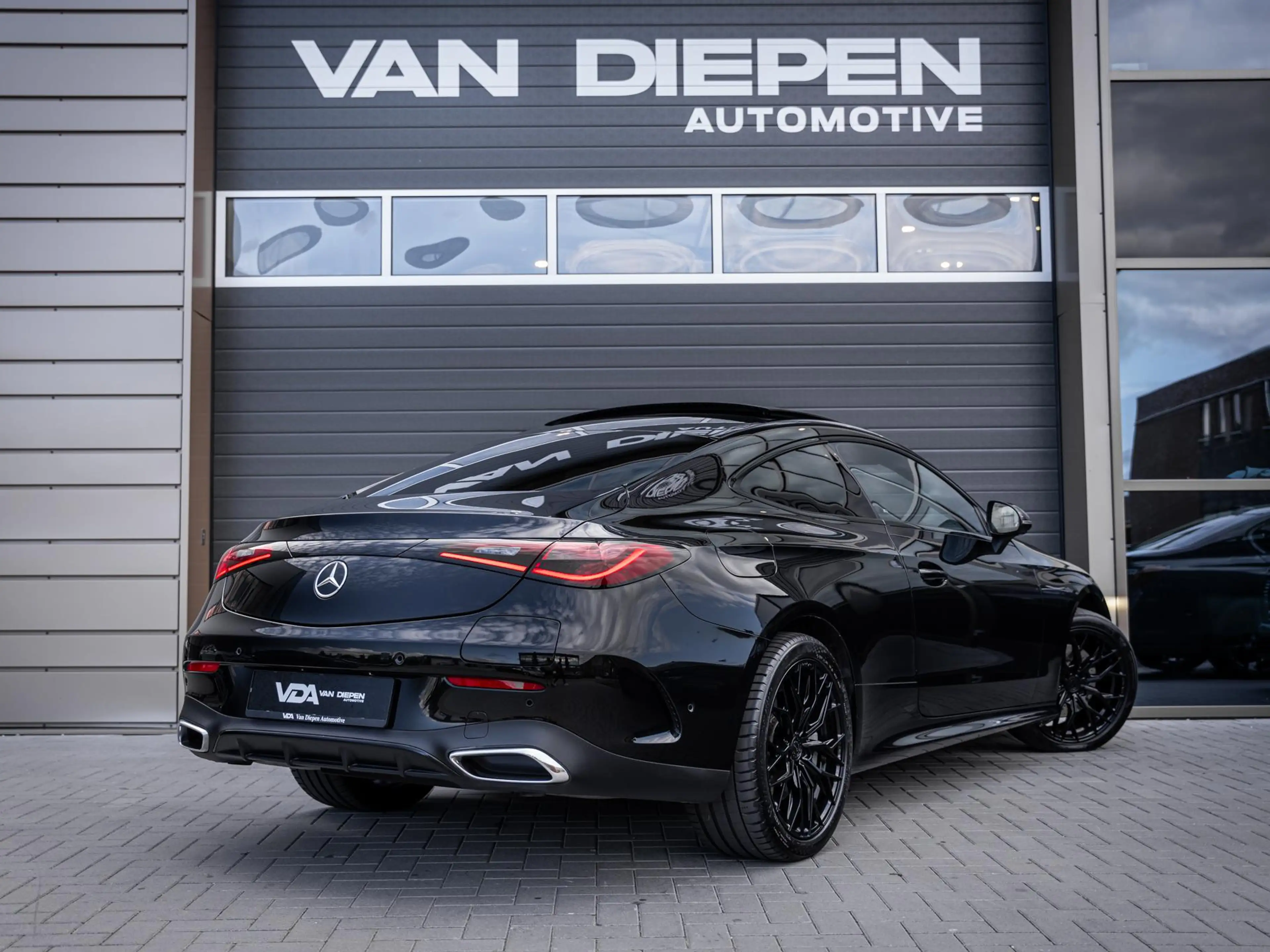 Mercedes-Benz CLE 300 Coupé e AMG Line - Pano l Burmest. l Memory l 360c — photo 6