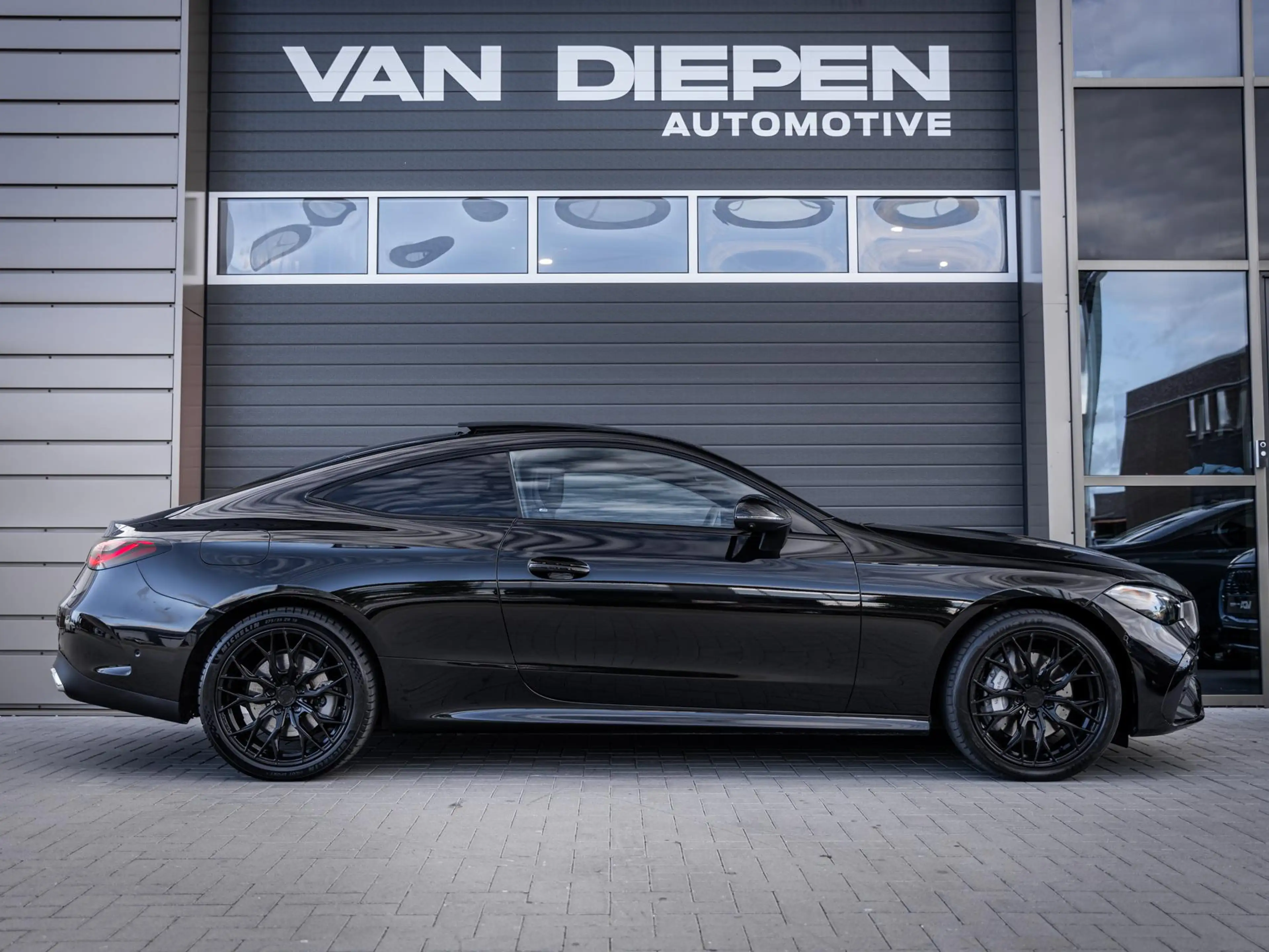 Mercedes-Benz CLE 300 Coupé e AMG Line - Pano l Burmest. l Memory l 360c — photo 5