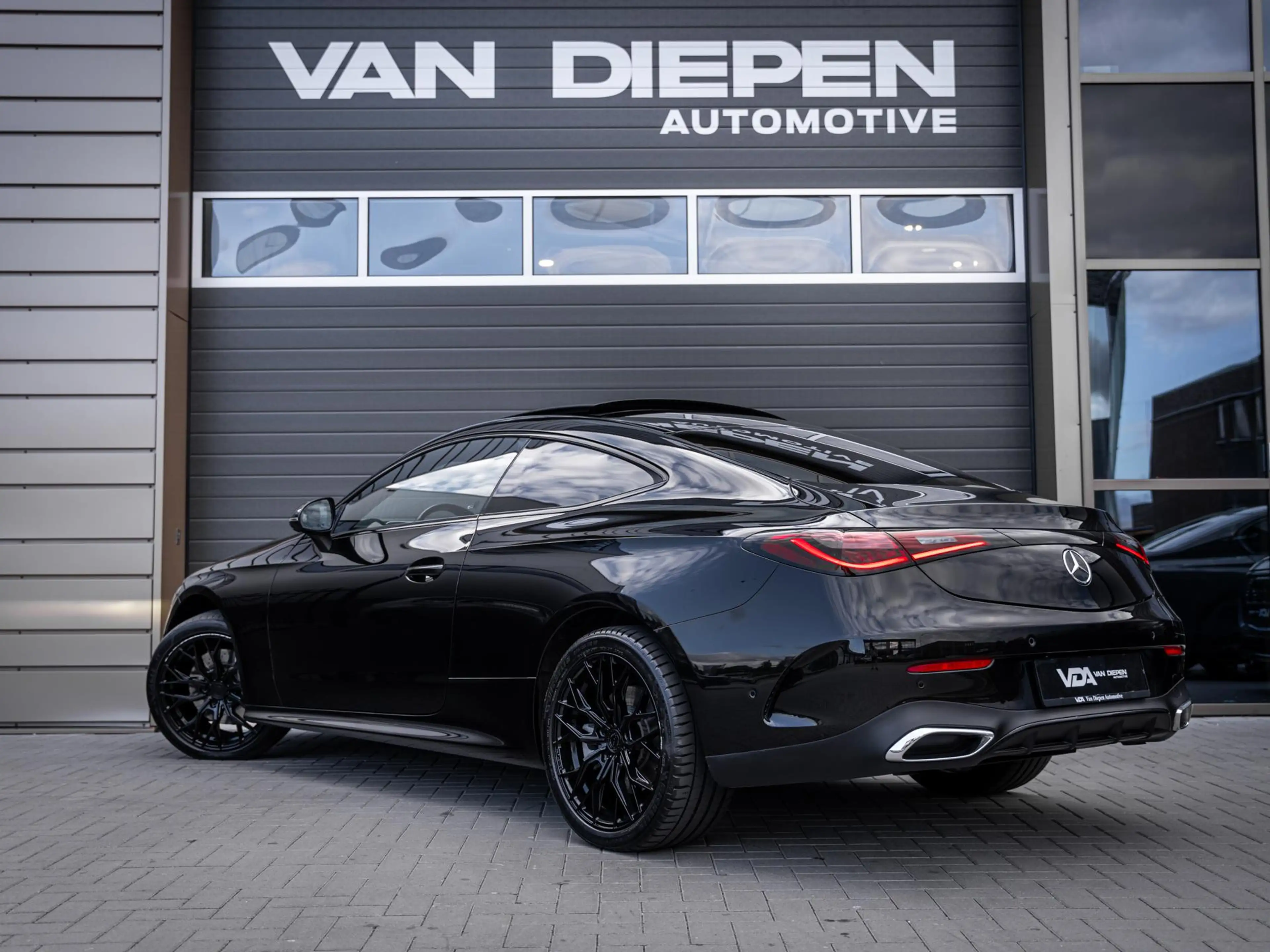 Mercedes-Benz CLE 300 Coupé e AMG Line - Pano l Burmest. l Memory l 360c — photo 8