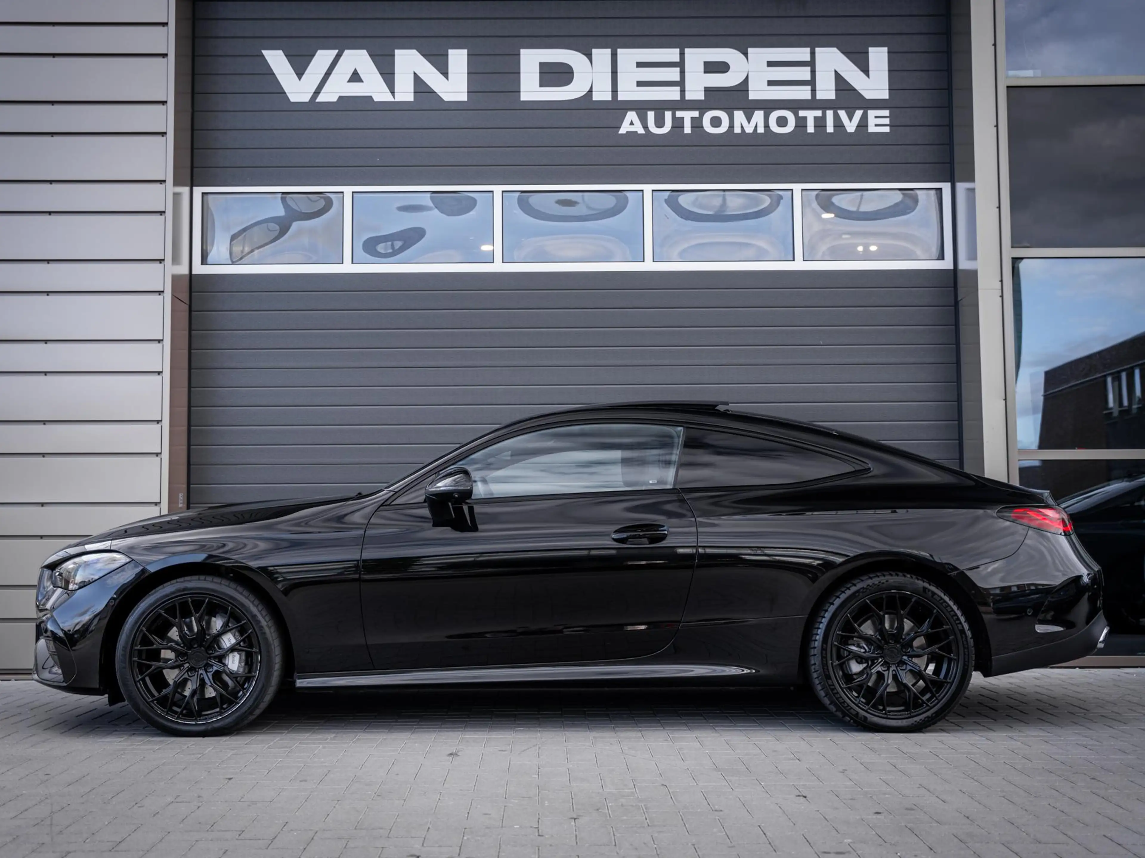 Mercedes-Benz CLE 300 Coupé e AMG Line - Pano l Burmest. l Memory l 360c — photo 9