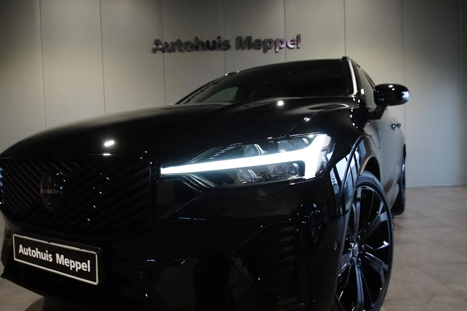 Volvo XC60 T6-AWD | 2026 Facelift | Black-Ultra | H/K Sound | Schwarz - 2