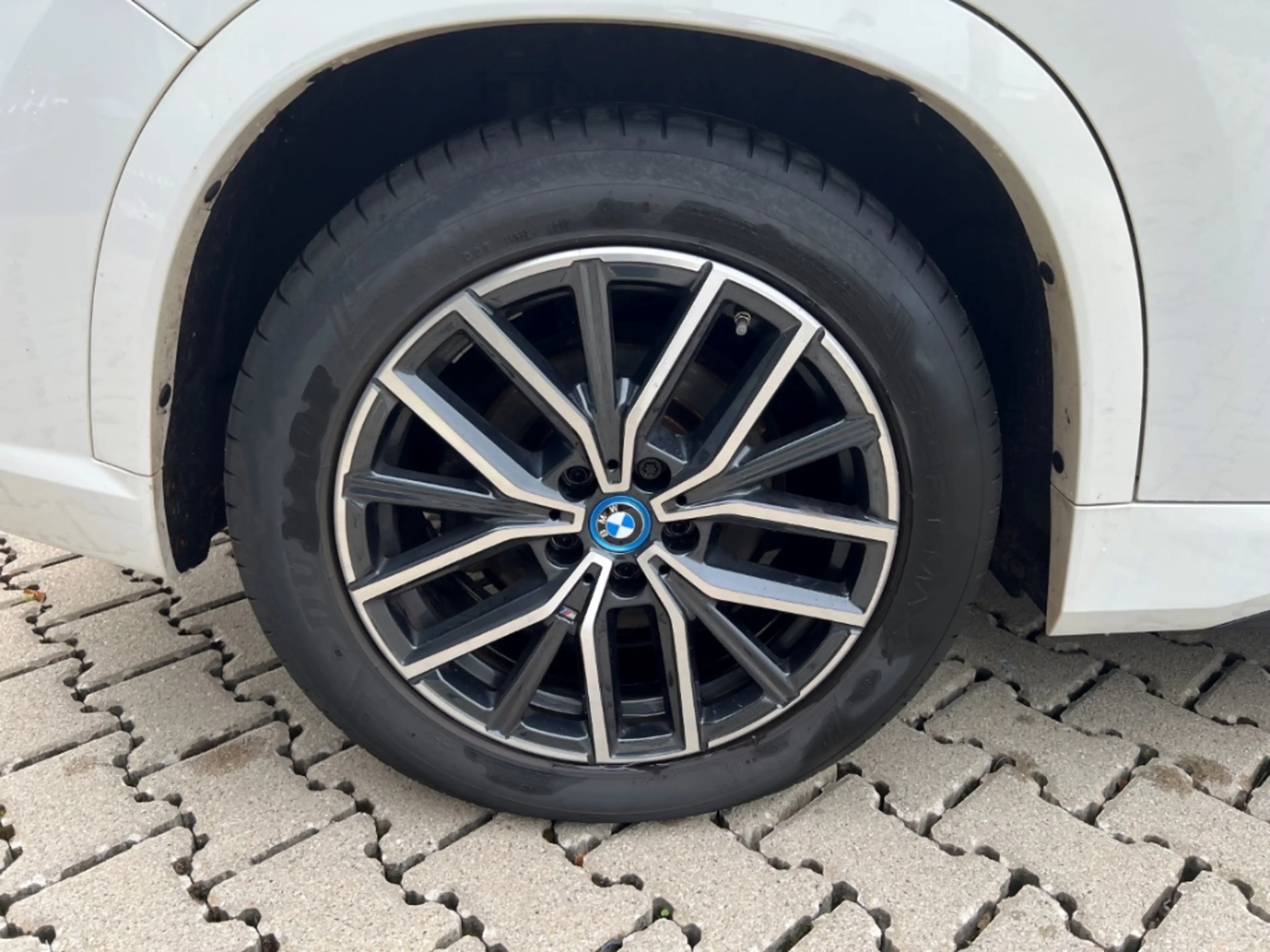 BMW iX1 xDrive 30 M-Sport AD AHK-klappbar AHK Navi Digital — photo 13
