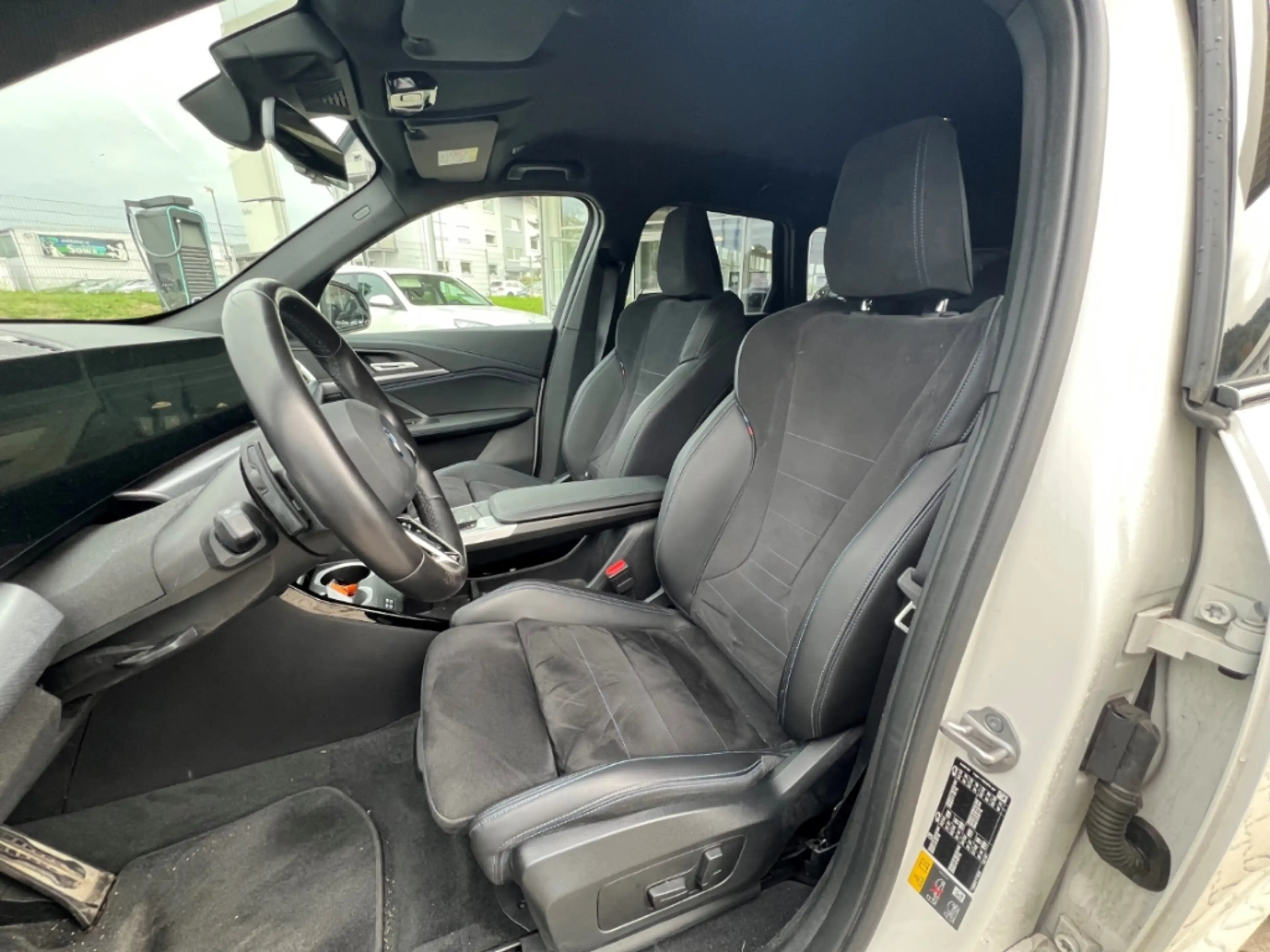 BMW iX1 xDrive 30 M-Sport AD AHK-klappbar AHK Navi Digital — photo 15