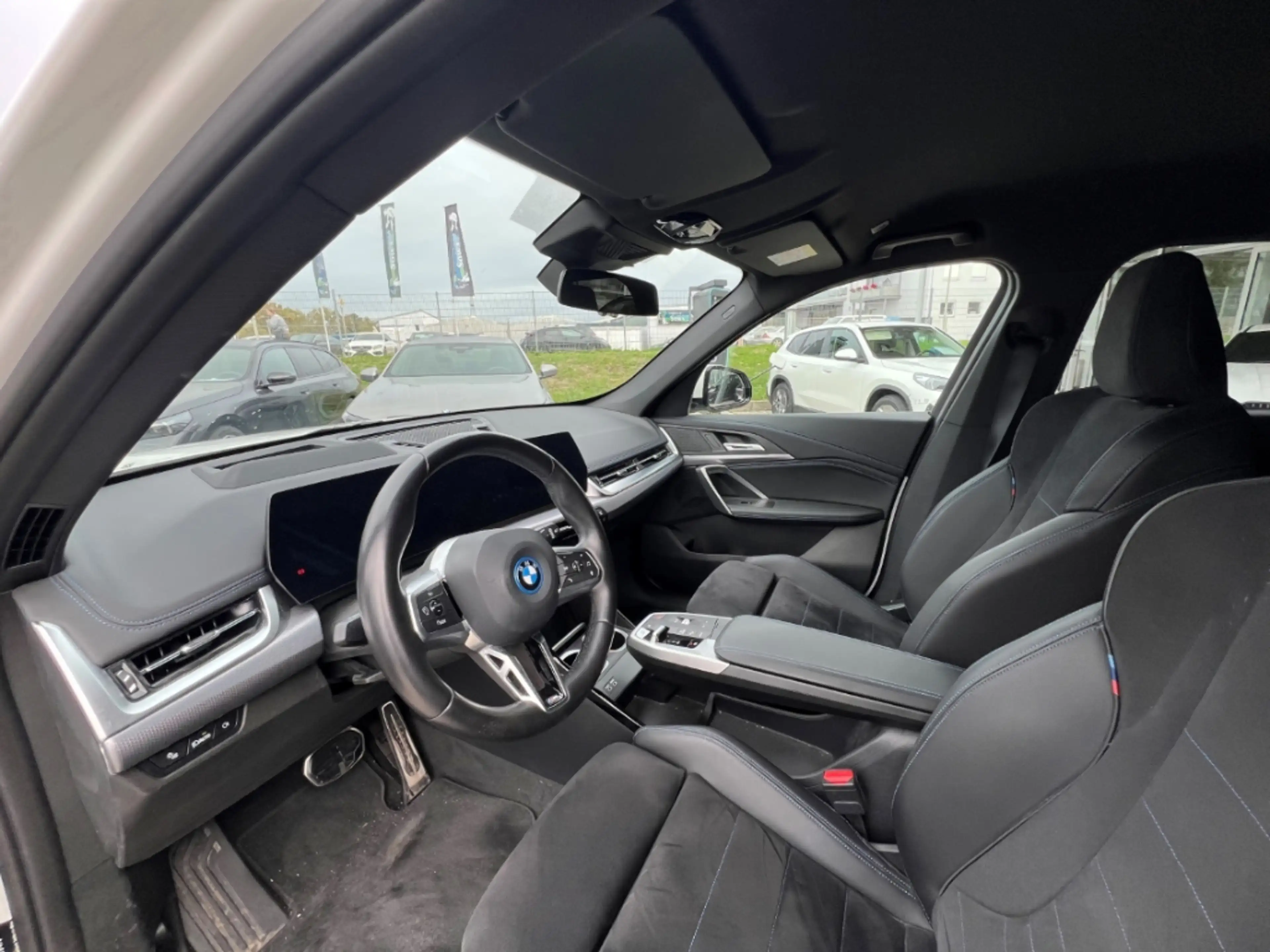BMW iX1 xDrive 30 M-Sport AD AHK-klappbar AHK Navi Digital — photo 14