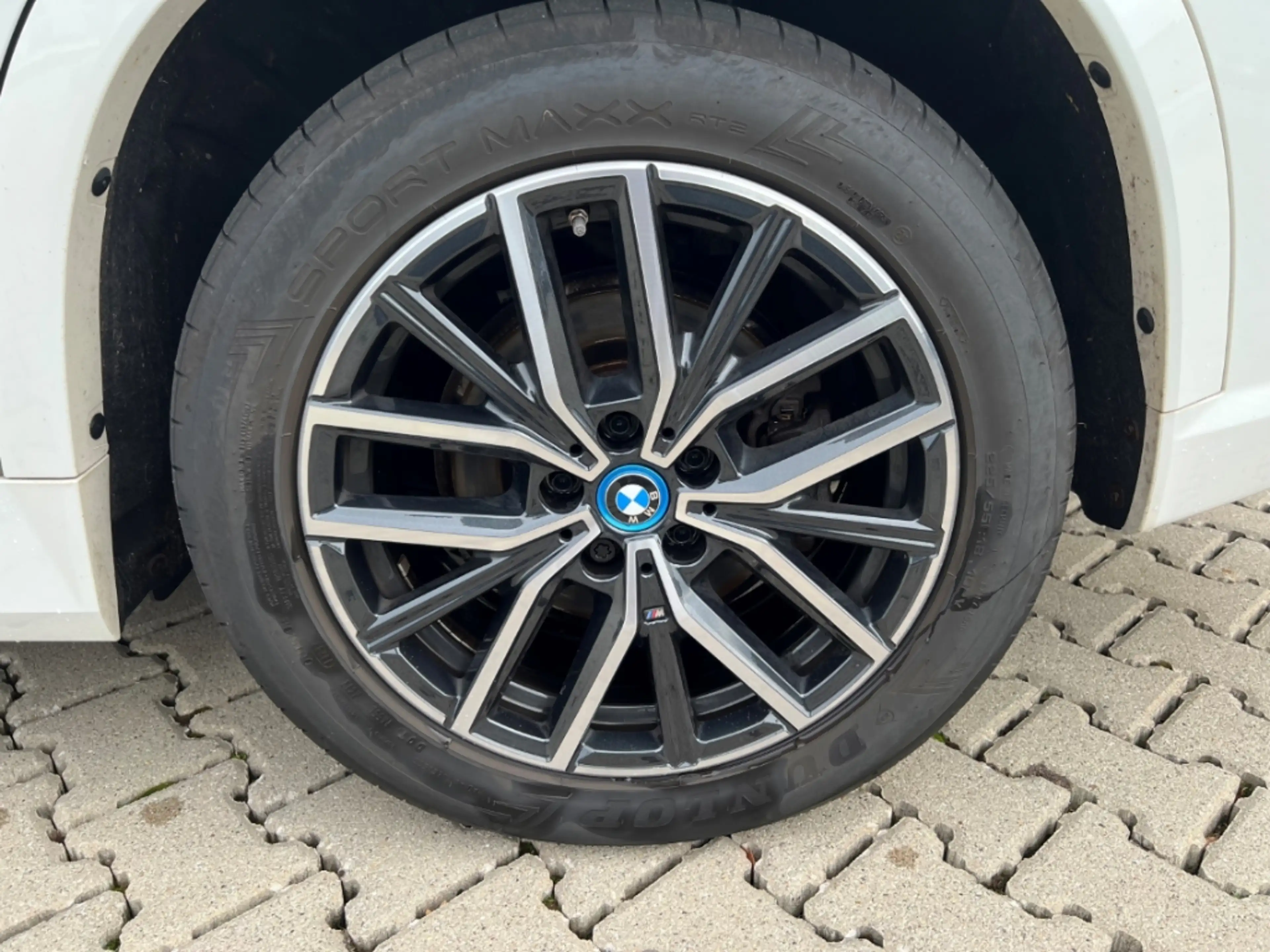 BMW iX1 xDrive 30 M-Sport AD AHK-klappbar AHK Navi Digital — photo 11