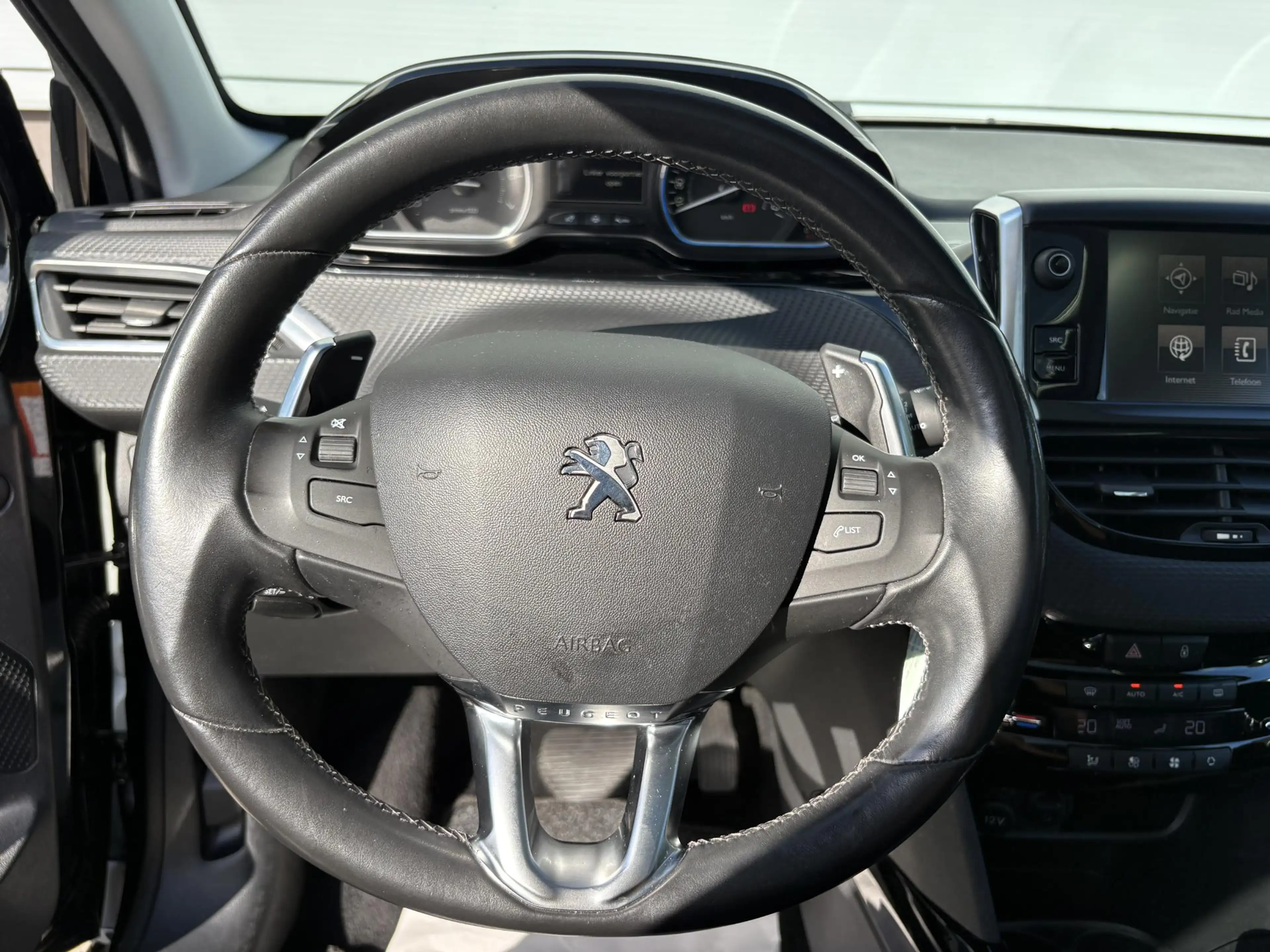 Peugeot 2008 1.2 Allure Automaat | Panorama dak | All Season ba — photo 15
