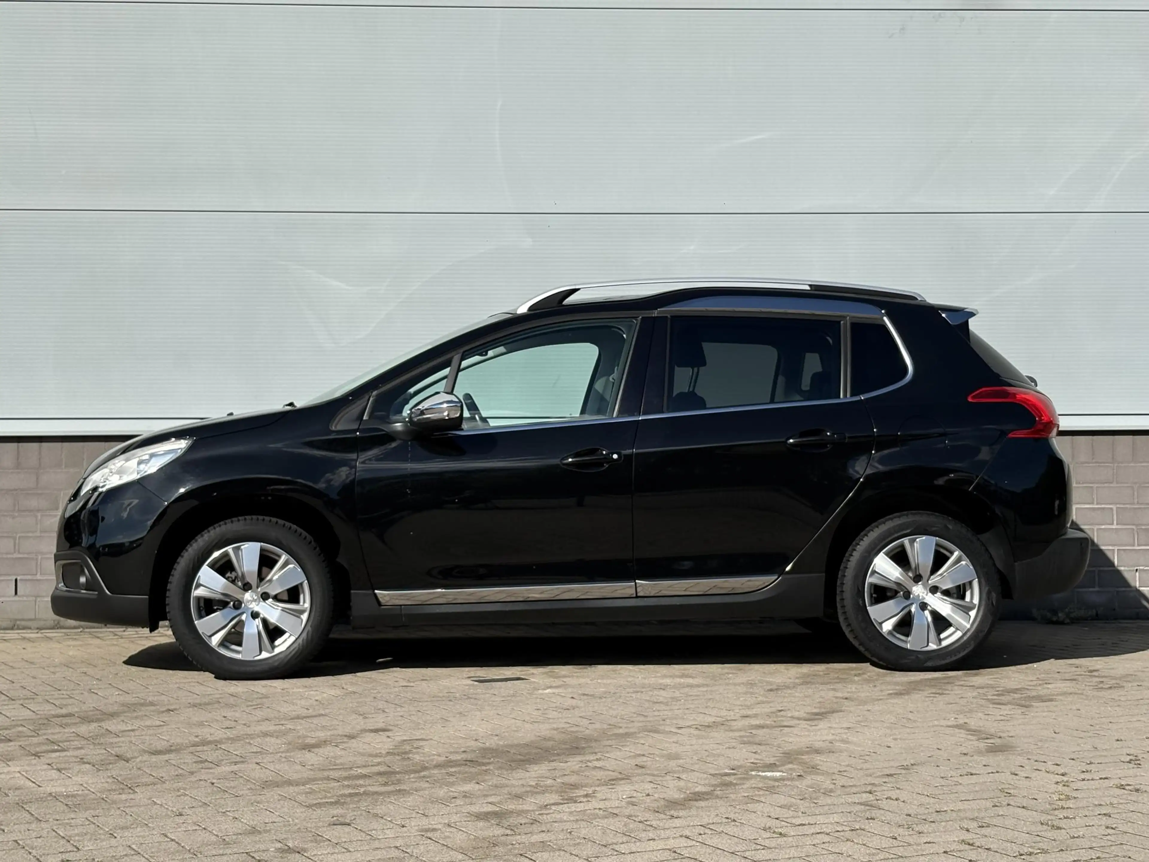 Peugeot 2008 1.2 Allure Automaat | Panorama dak | All Season ba — photo 4