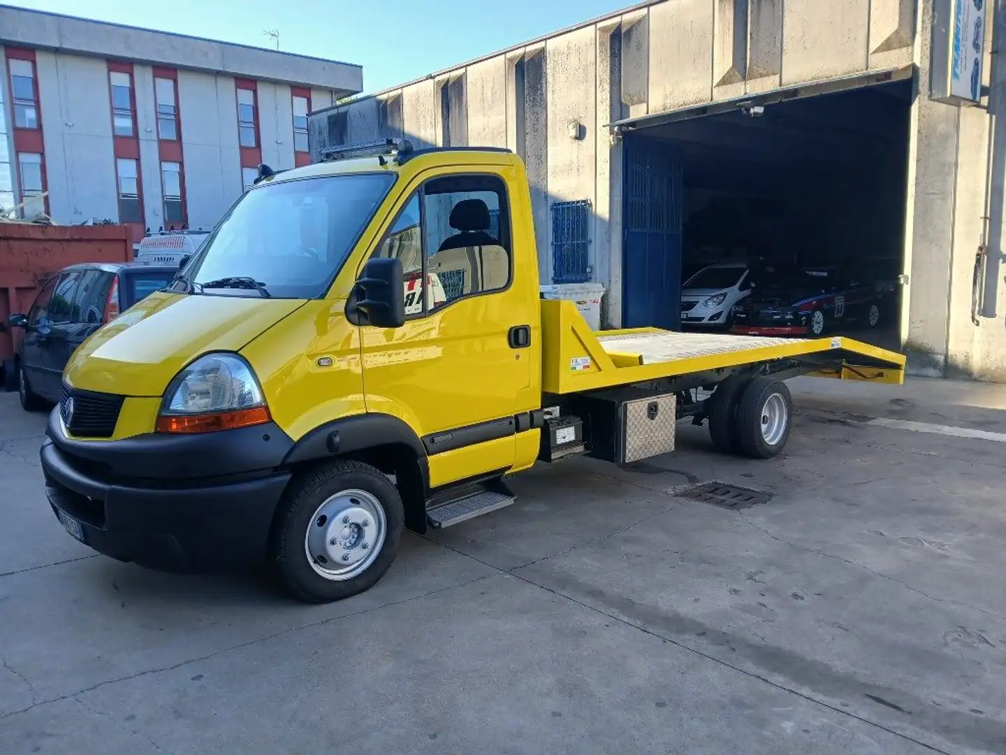Renault Mascott 130.35 3.0 carroattrezzi Geel - 1