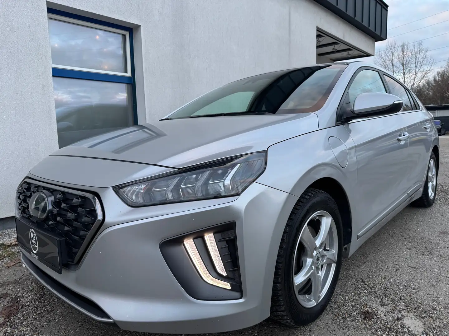 Hyundai IONIQ Ioniq 1,6 GDi Plug-In PHEV Level 4 DCT Aut. Weiß - 1