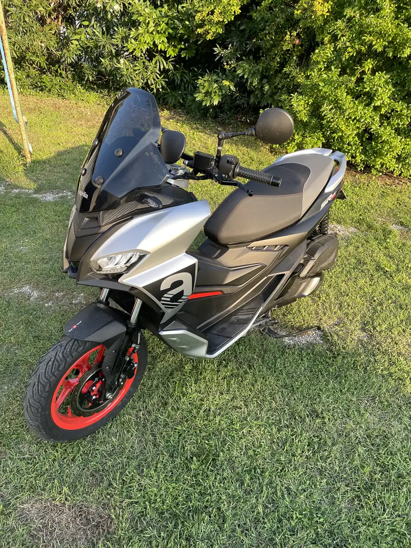 Aprilia SR GT 200 - 1