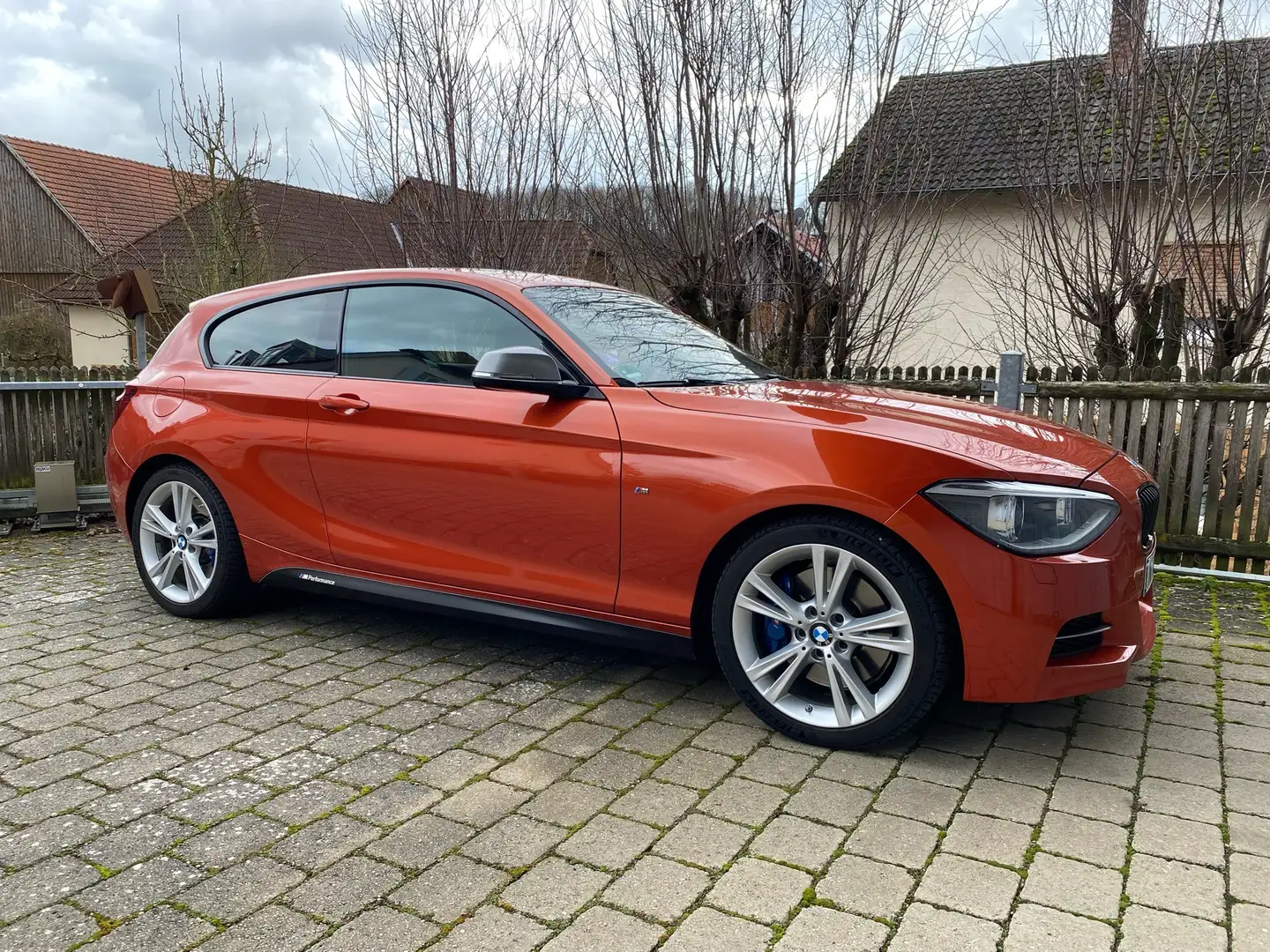 BMW 135 M135i Sport-Aut. H/K GSD M-Perf. Carbon Alcantara Narancs - 2