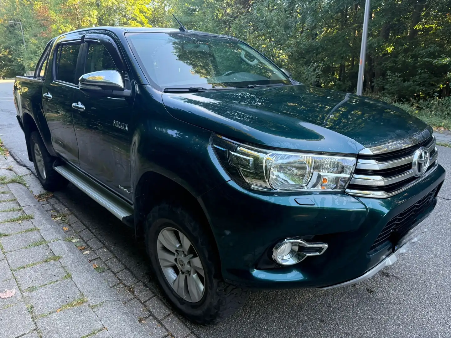 Toyota Hilux 2.4 D-4D 4WD Invincible50 Chrome Grün - 1