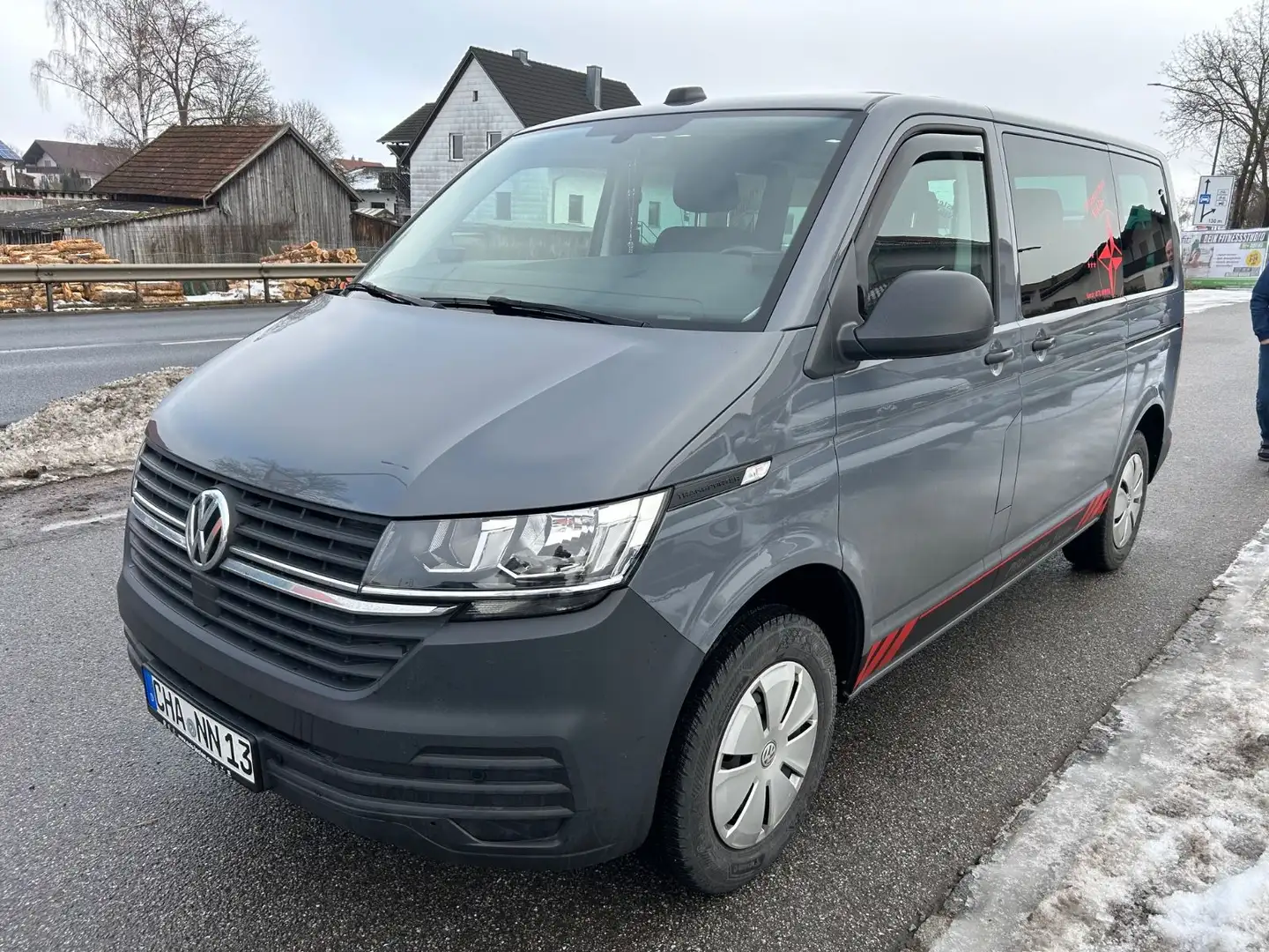 Volkswagen T6 Kombi AHK Grau - 2