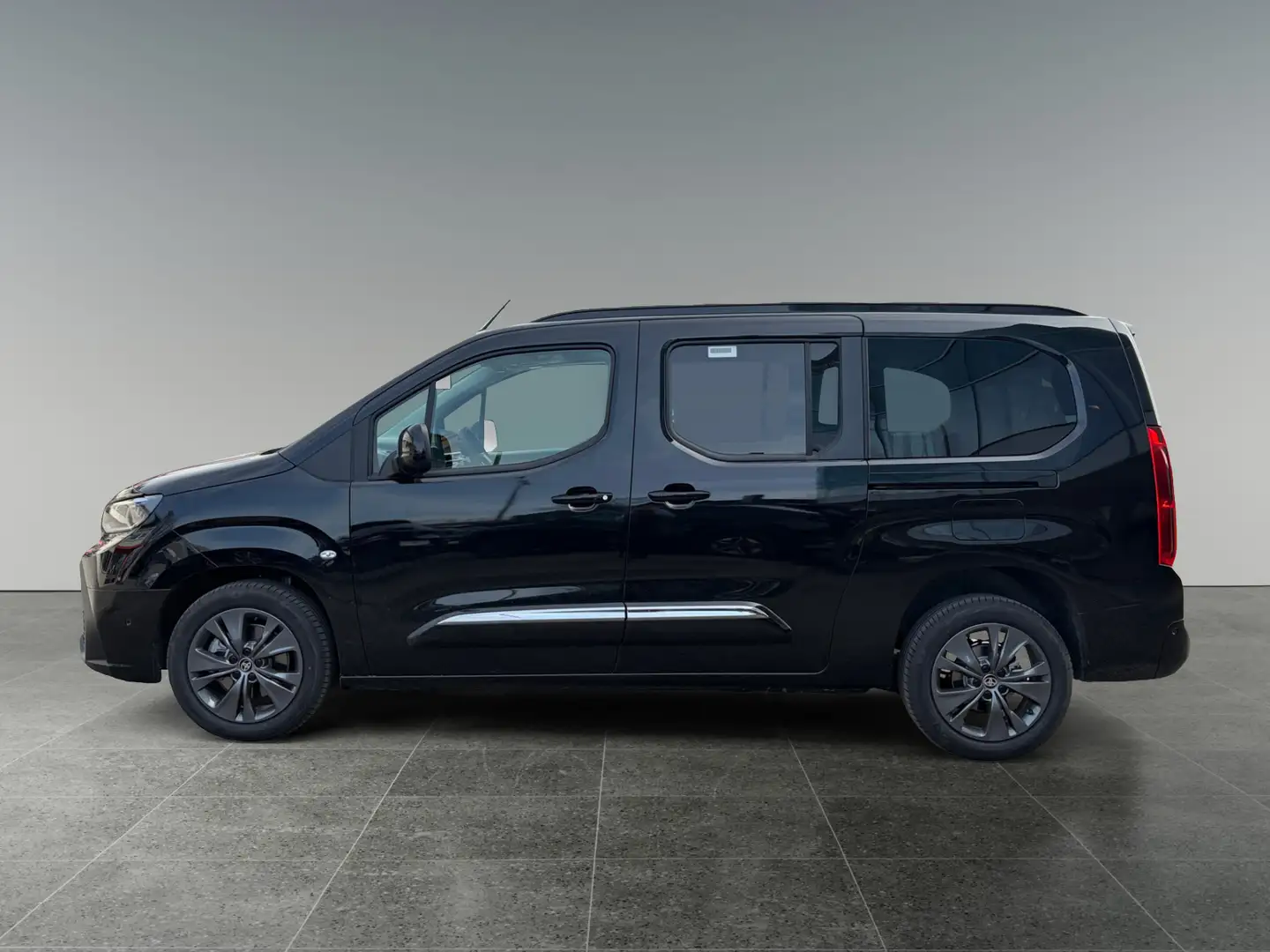 Toyota Proace City Proace City Verso 1,5l 130PS Family L2 MT Schwarz - 2