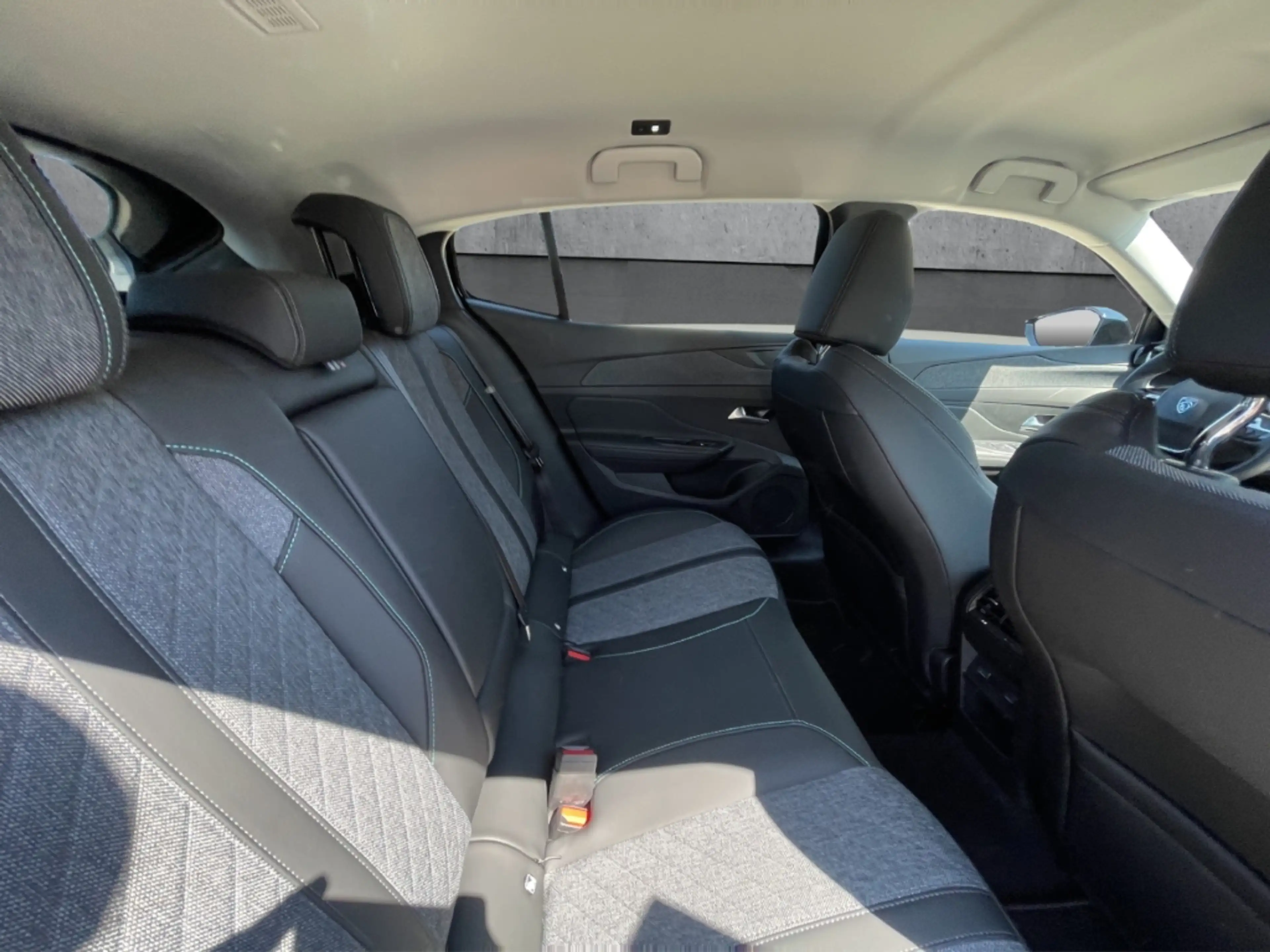 Peugeot 408 Allure PureTech 130 EAT8 Navi Memory Sitze 360 Kam — photo 14