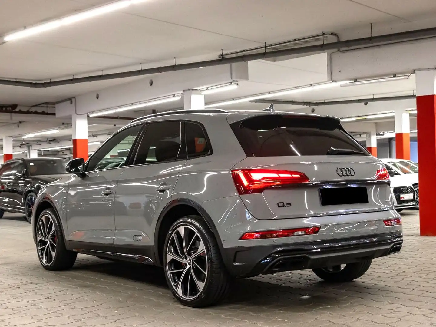 Audi Q5 40 TDI quattro S Line Grau - 2