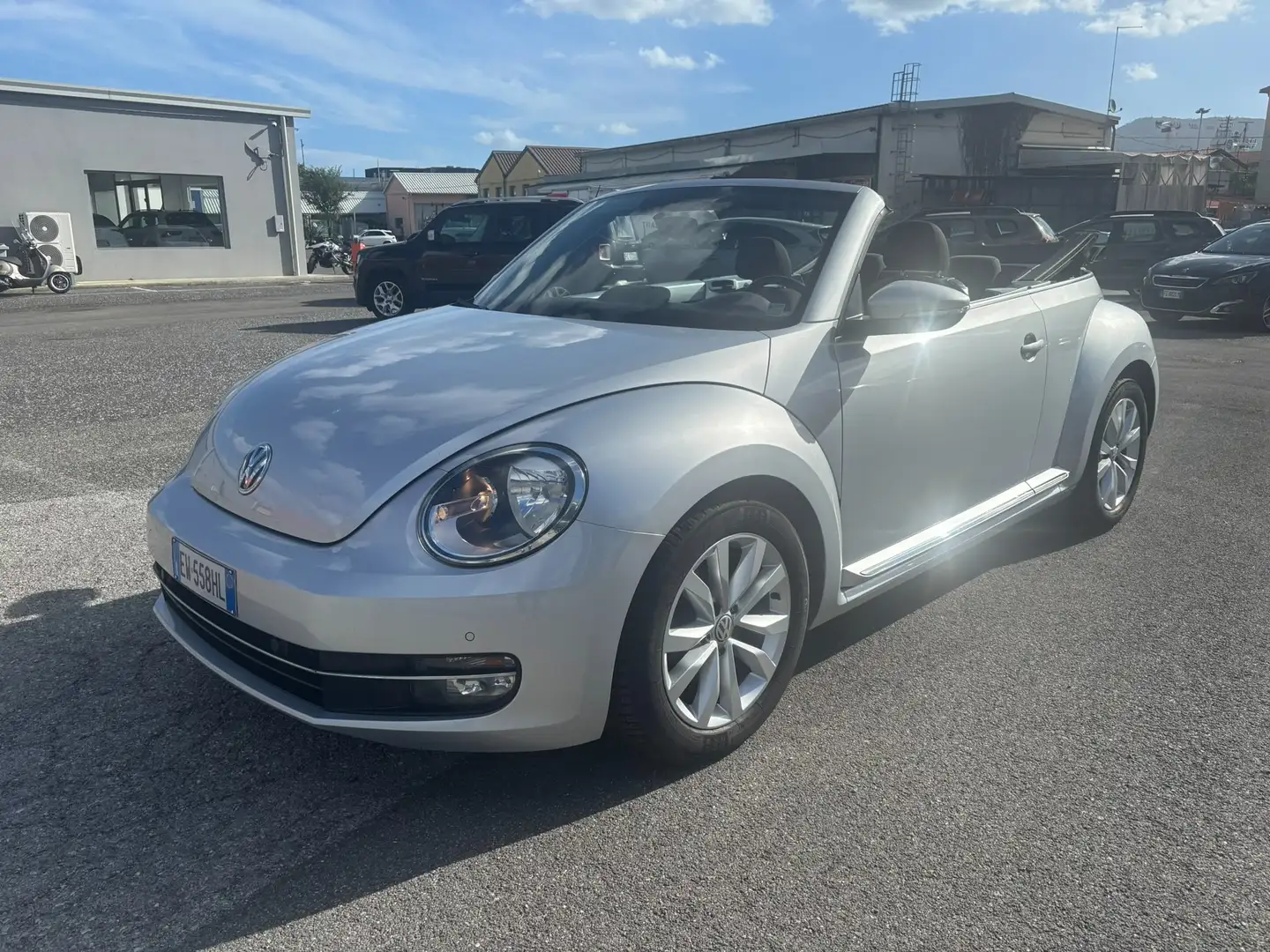 Volkswagen Maggiolino Maggiolino 2011 Cabrio Cabrio 1.6 tdi Design 105cv Argent - 1
