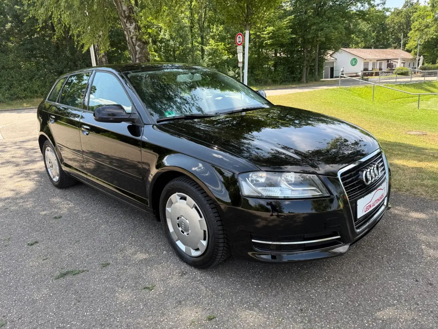 Audi A3 Sportback 1.8 TFSI Attraction 1.Hand Noir - 2