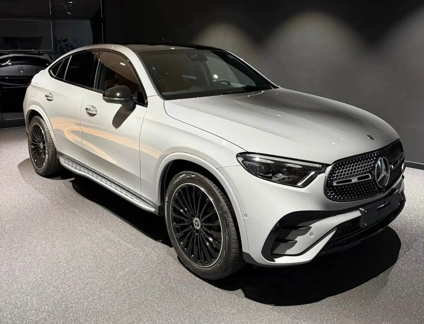 Mercedes-Benz GLC 300 4MATIC Coupé AMG Premium Plus Grau - 1