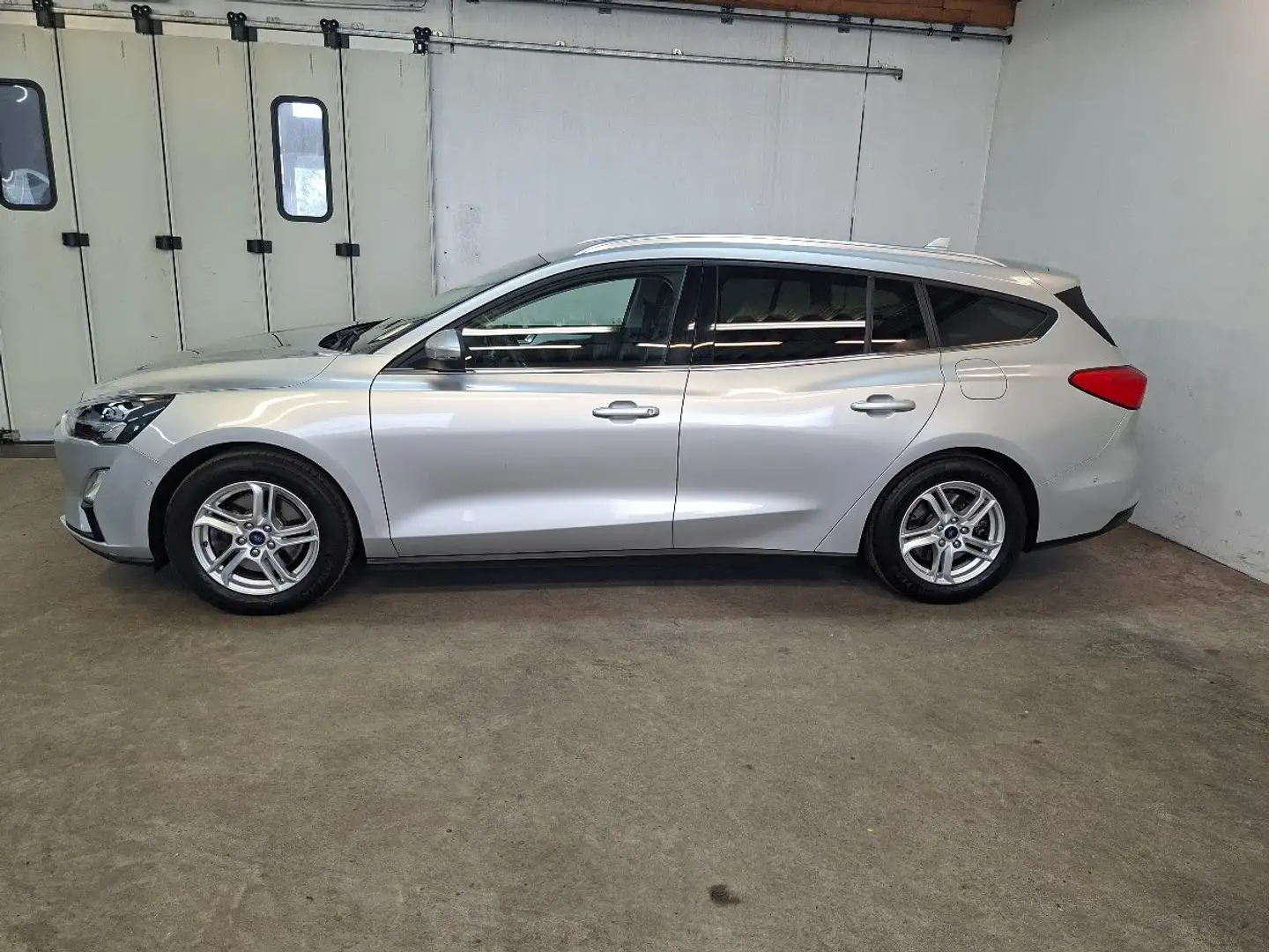 Ford Focus Kombi 1.5 EcoBlue, AHK, ACC, LED, Navi Silber - 2