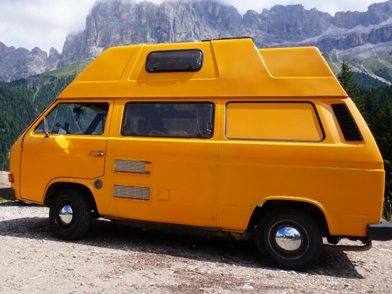 Volkswagen T3 2.0 GTI benzine camper uit 1984, foto 1