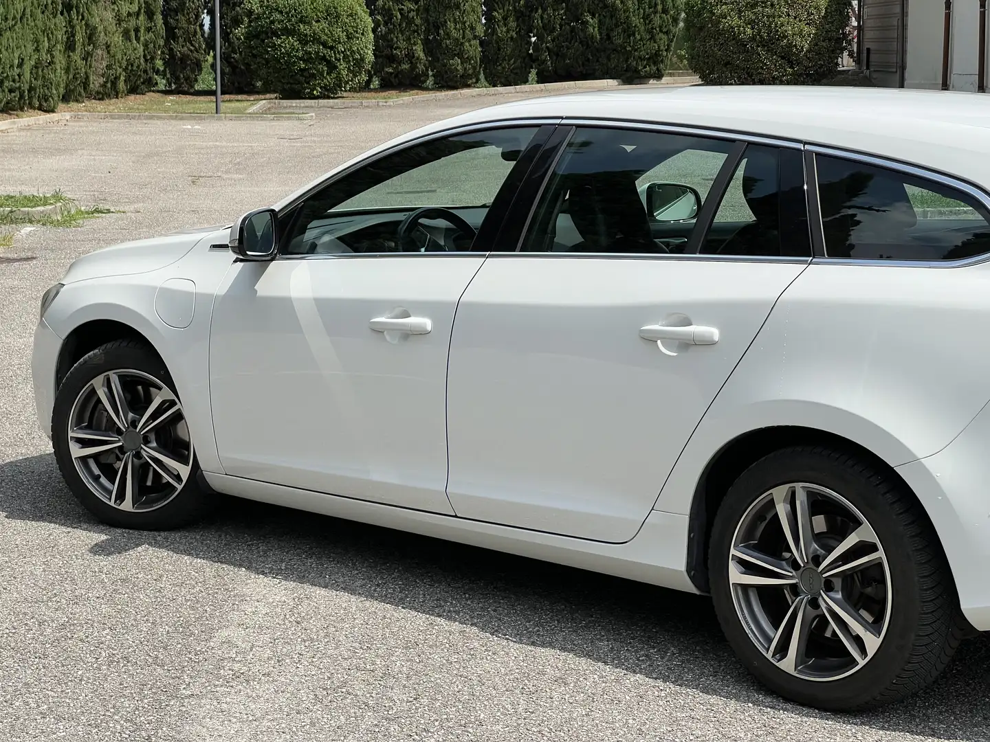 Volvo V60 2.4 d6 phev awd geatronic - 1