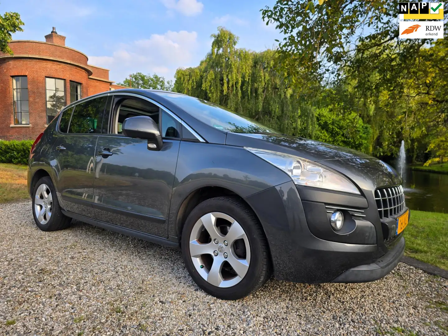 Peugeot 3008 1.6 VTi Première Airco Panoramadak weinig KM'ers Grijs - 1