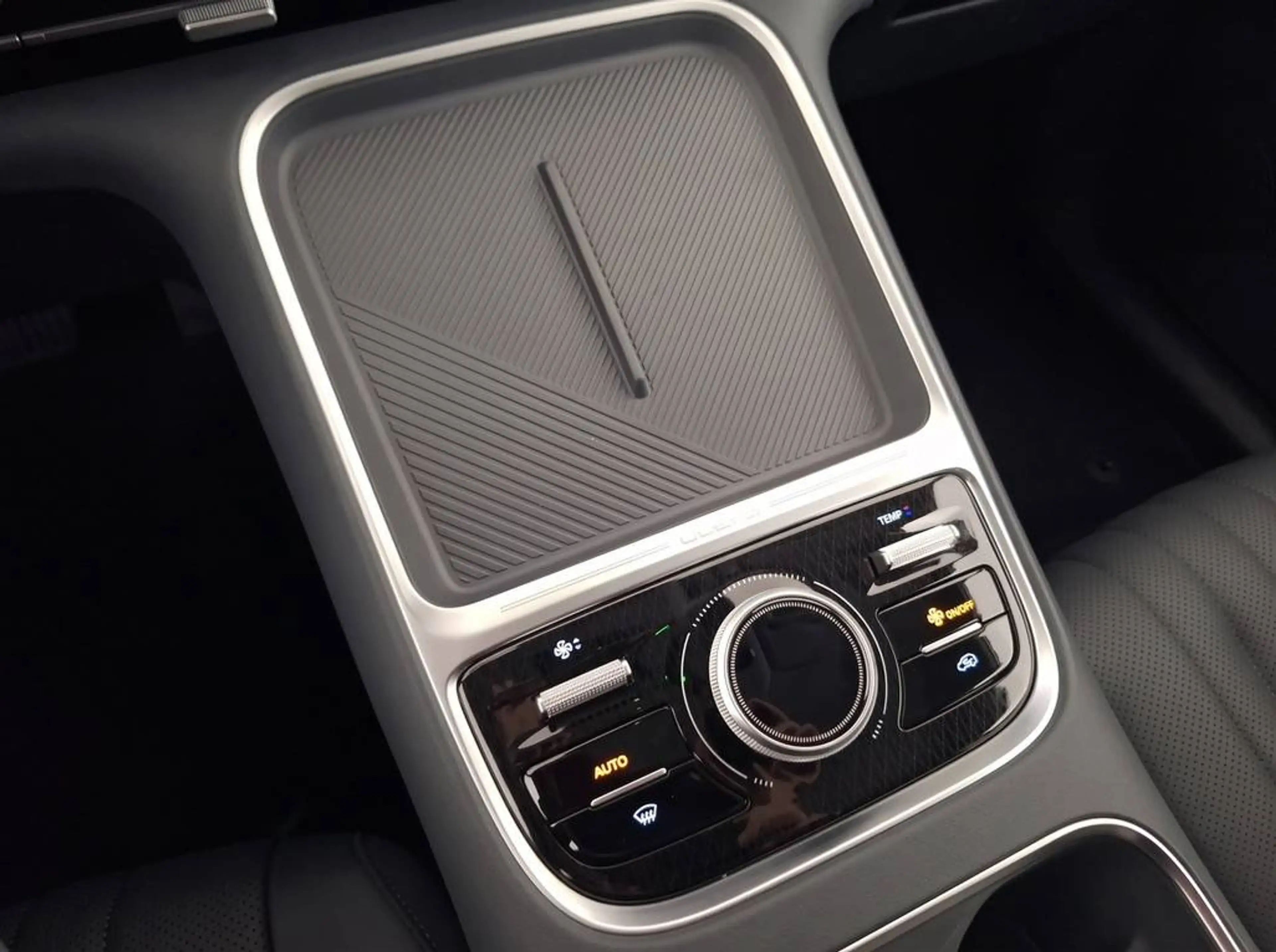Geely Starray EM-i NEUF - Finition MAX+ / Volcanic Grey / Bleu Glacier - Intérieur Brun Ambre — photo 12