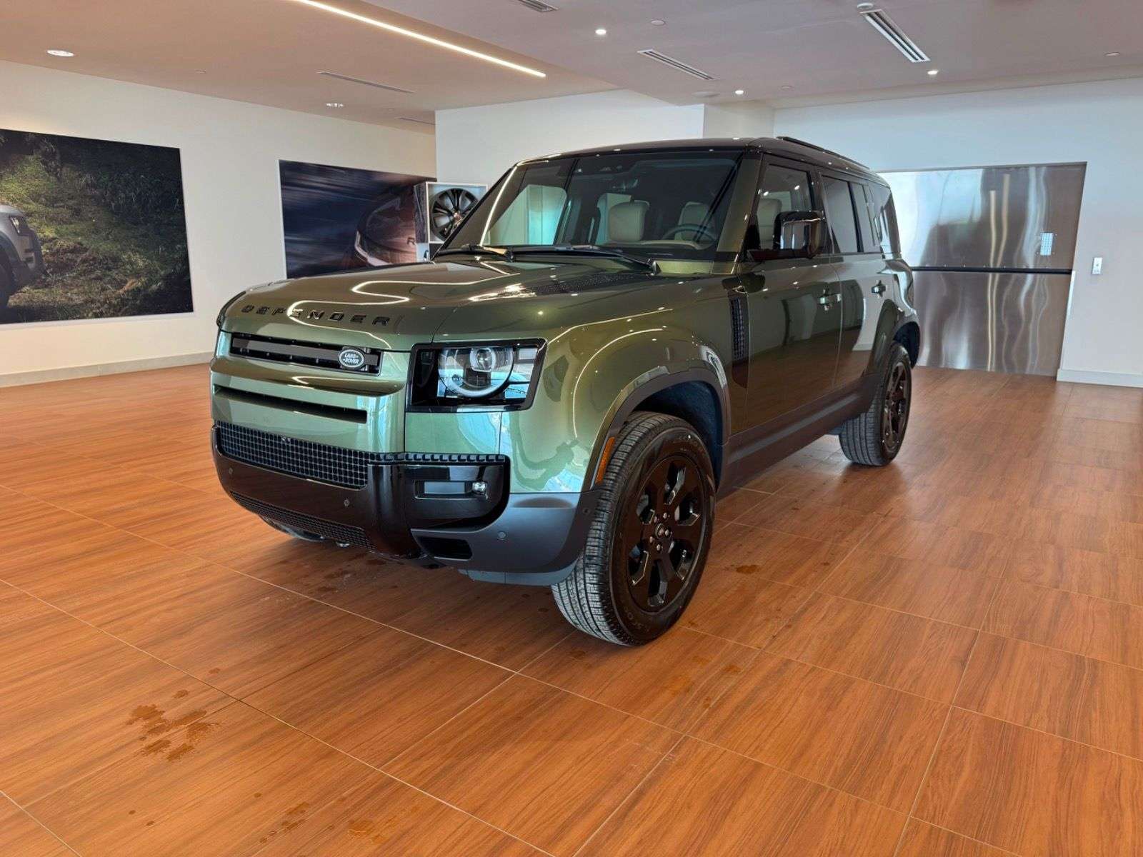 2026 Land Rover Defender CALL 403-910-7881 OR TEXT 587-355-2339 FOR IMMEDIA