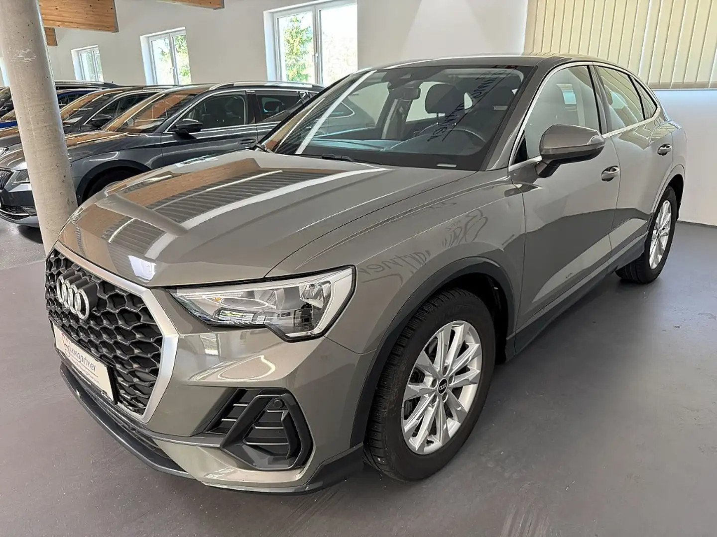 Audi Q3 Sportback 35TDI S-tronic *LED*NAVI*AHK*Sitzheiz... Gris - 2
