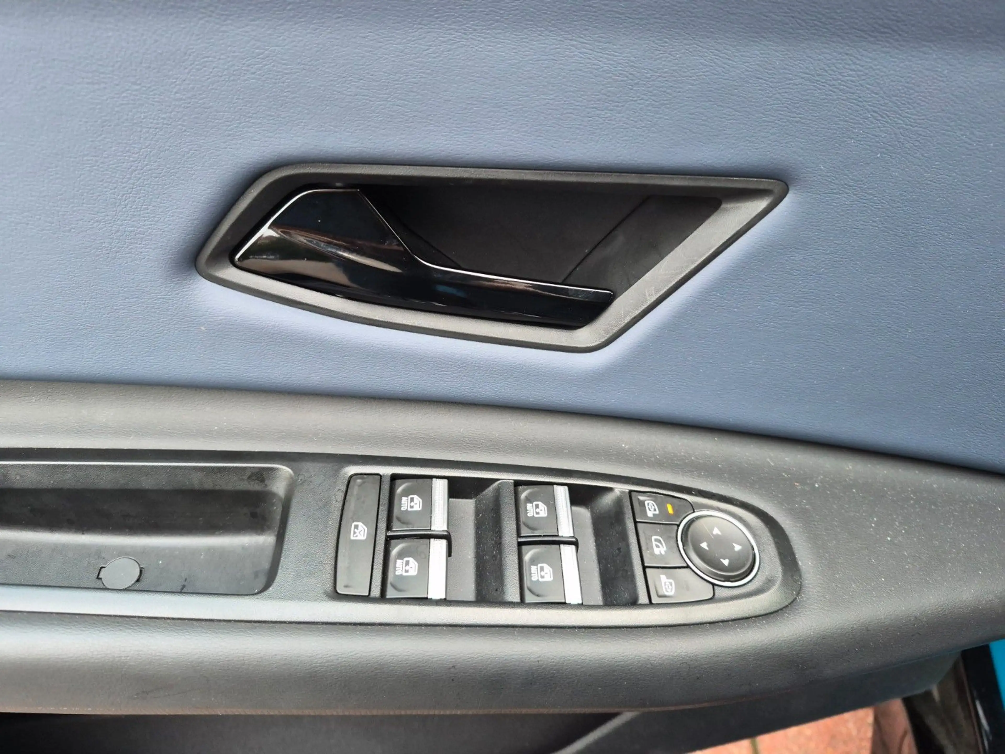 Nissan Micra 52 kWh Evolve — photo 12