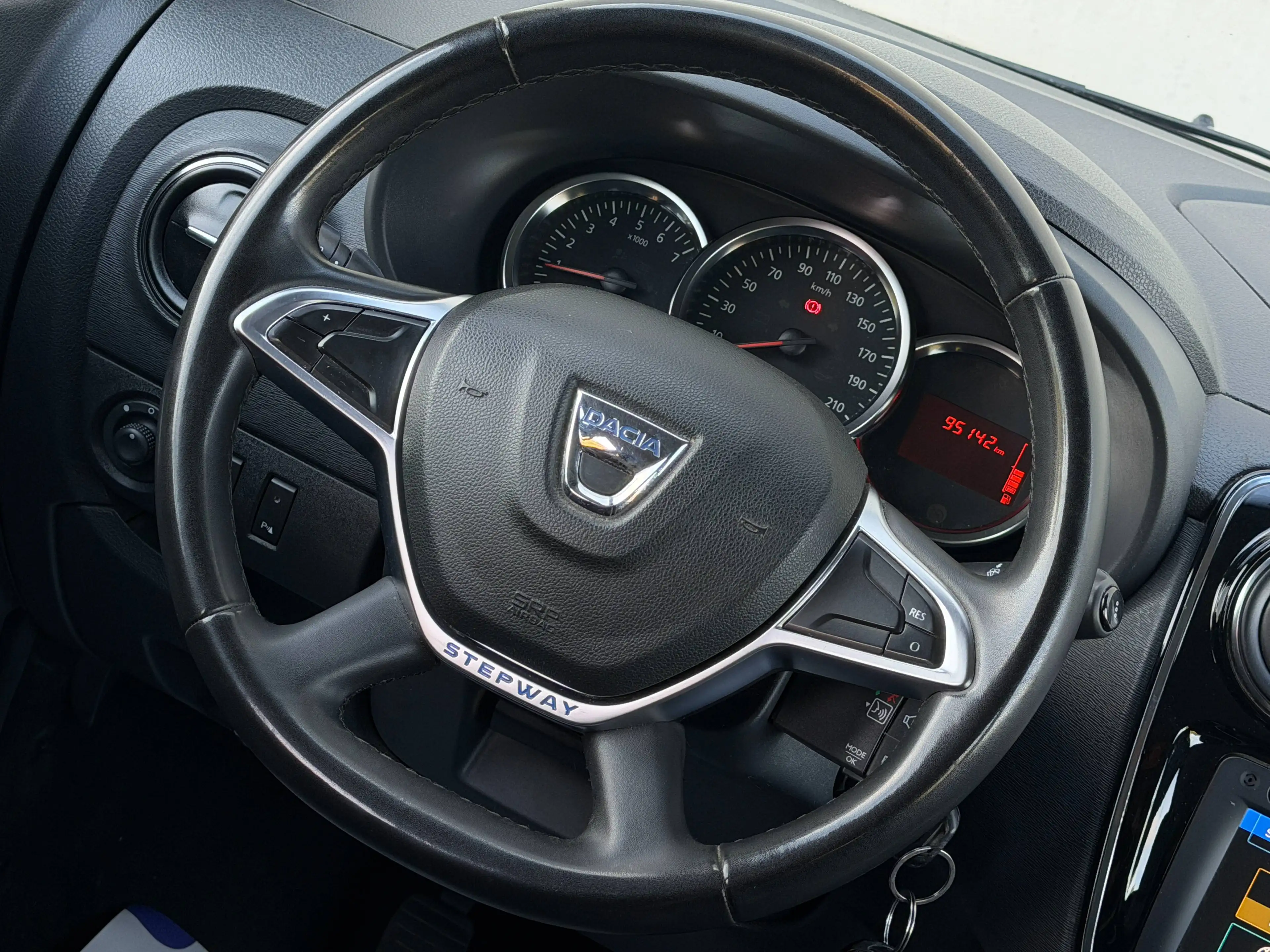 Dacia Lodgy Lodgy Stepway 1.5BluedCi UrbanExplorer 7places* GPS*CRUISE*BLUETOOTH*AIRCO*PDC*GARANTIE 12 MOIS — photo 6